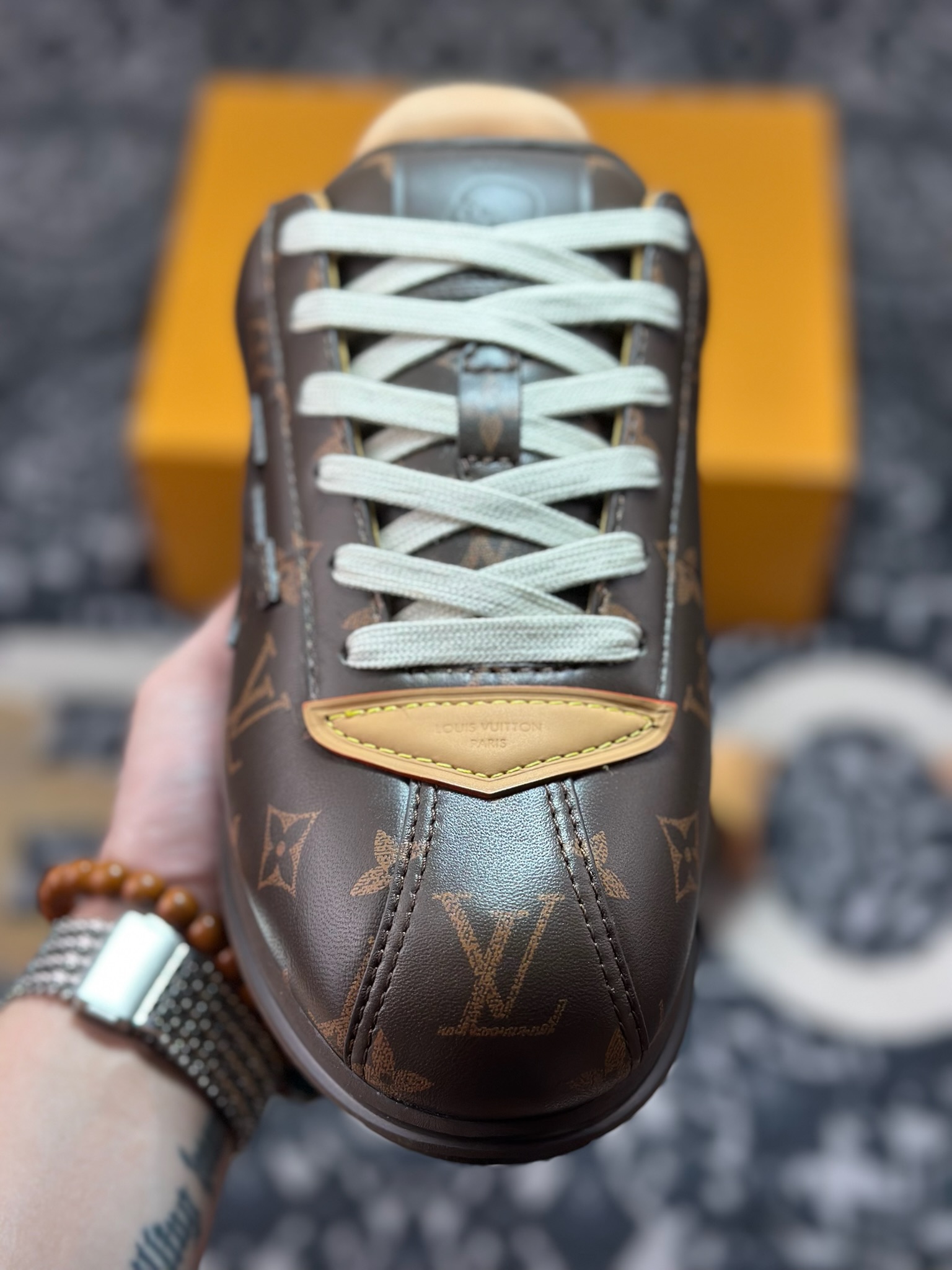 D8550 Louis Vuitton Buttersoft Sneaker Low 极其柔软系列低帮复古面包百搭休闲运动文化篮球板鞋“皮革暗棕黄”1AIKVB-Chinese UA Cheap High Quatity Brand Clothes Bags handbags Sneakers wholesale wholesaler seller from China Factory suppliers Fashion Clothing Shoes best Quality Beautiful Price D8550 Louis Vuitton Buttersoft Sneaker Low 极其柔软系列低帮复古面包百搭休闲运动文化篮球板鞋“皮革暗棕黄”1AIKVB