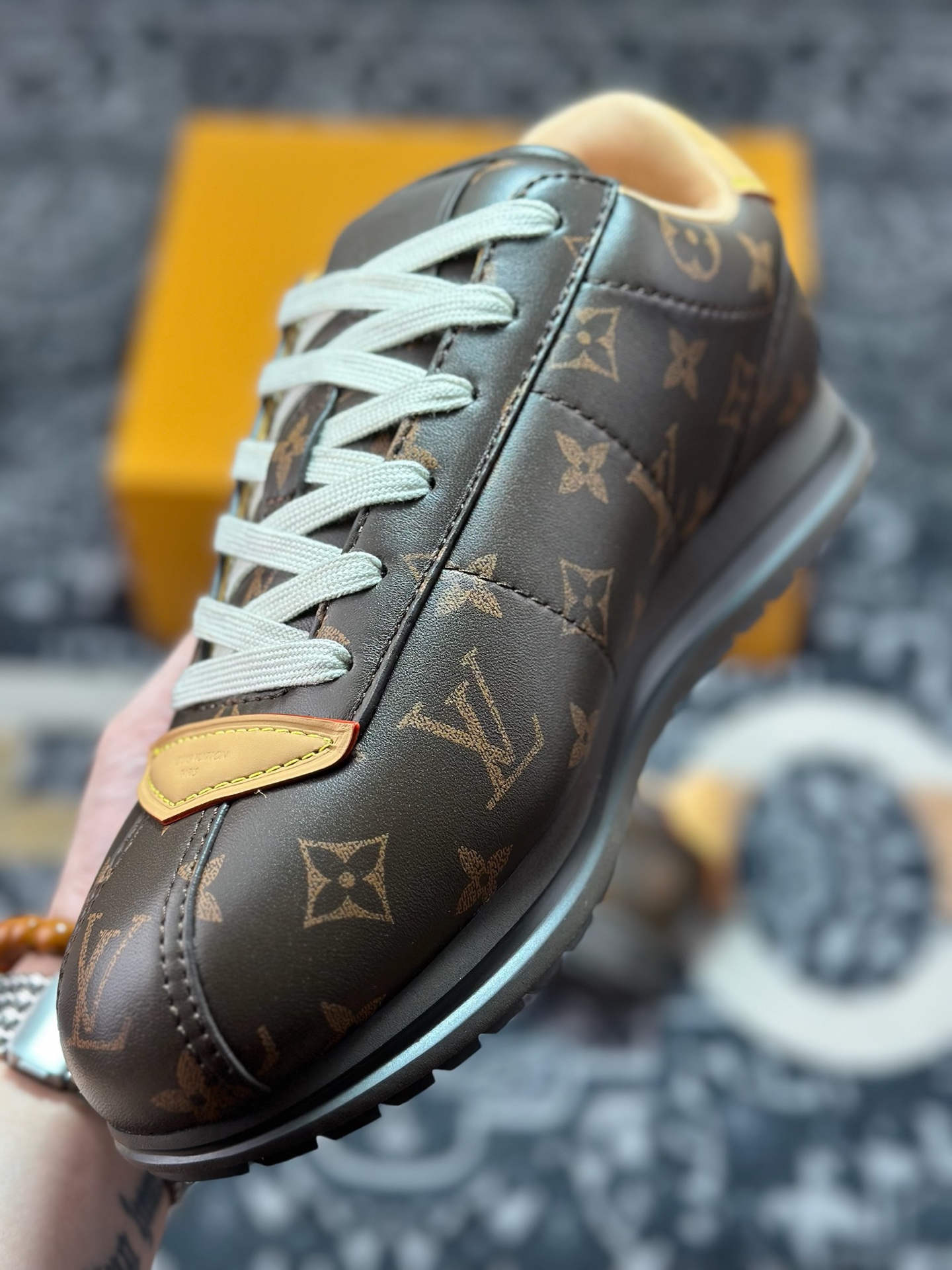 D8550 Louis Vuitton Buttersoft Sneaker Low 极其柔软系列低帮复古面包百搭休闲运动文化篮球板鞋“皮革暗棕黄”1AIKVB-Chinese UA Cheap High Quatity Brand Clothes Bags handbags Sneakers wholesale wholesaler seller from China Factory suppliers Fashion Clothing Shoes best Quality Beautiful Price D8550 Louis Vuitton Buttersoft Sneaker Low 极其柔软系列低帮复古面包百搭休闲运动文化篮球板鞋“皮革暗棕黄”1AIKVB