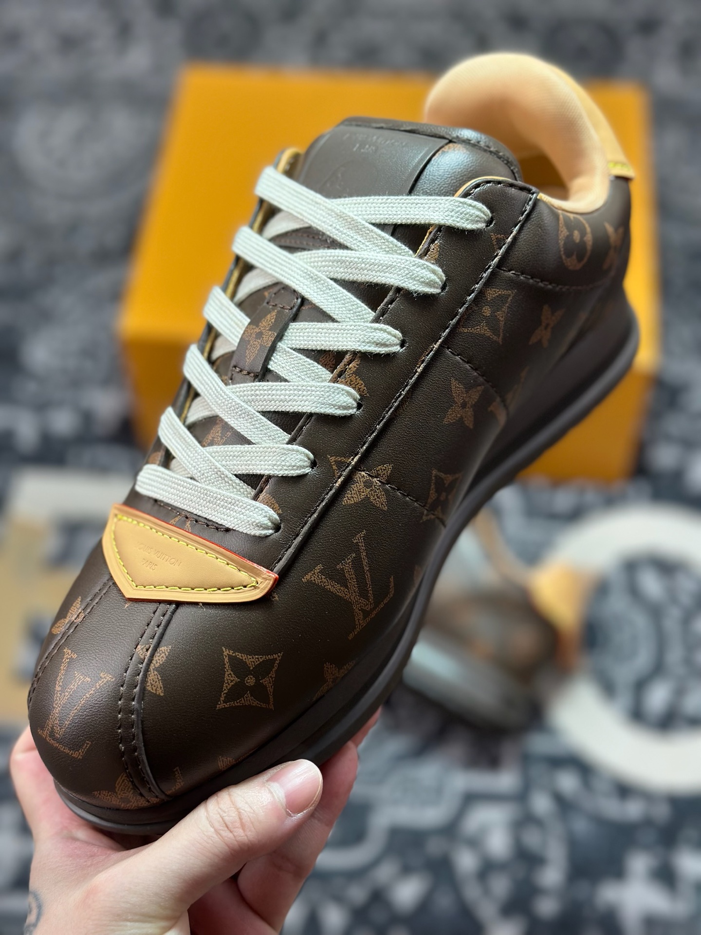 D8550 Louis Vuitton Buttersoft Sneaker Low 极其柔软系列低帮复古面包百搭休闲运动文化篮球板鞋“皮革暗棕黄”1AIKVB-Chinese UA Cheap High Quatity Brand Clothes Bags handbags Sneakers wholesale wholesaler seller from China Factory suppliers Fashion Clothing Shoes best Quality Beautiful Price D8550 Louis Vuitton Buttersoft Sneaker Low 极其柔软系列低帮复古面包百搭休闲运动文化篮球板鞋“皮革暗棕黄”1AIKVB