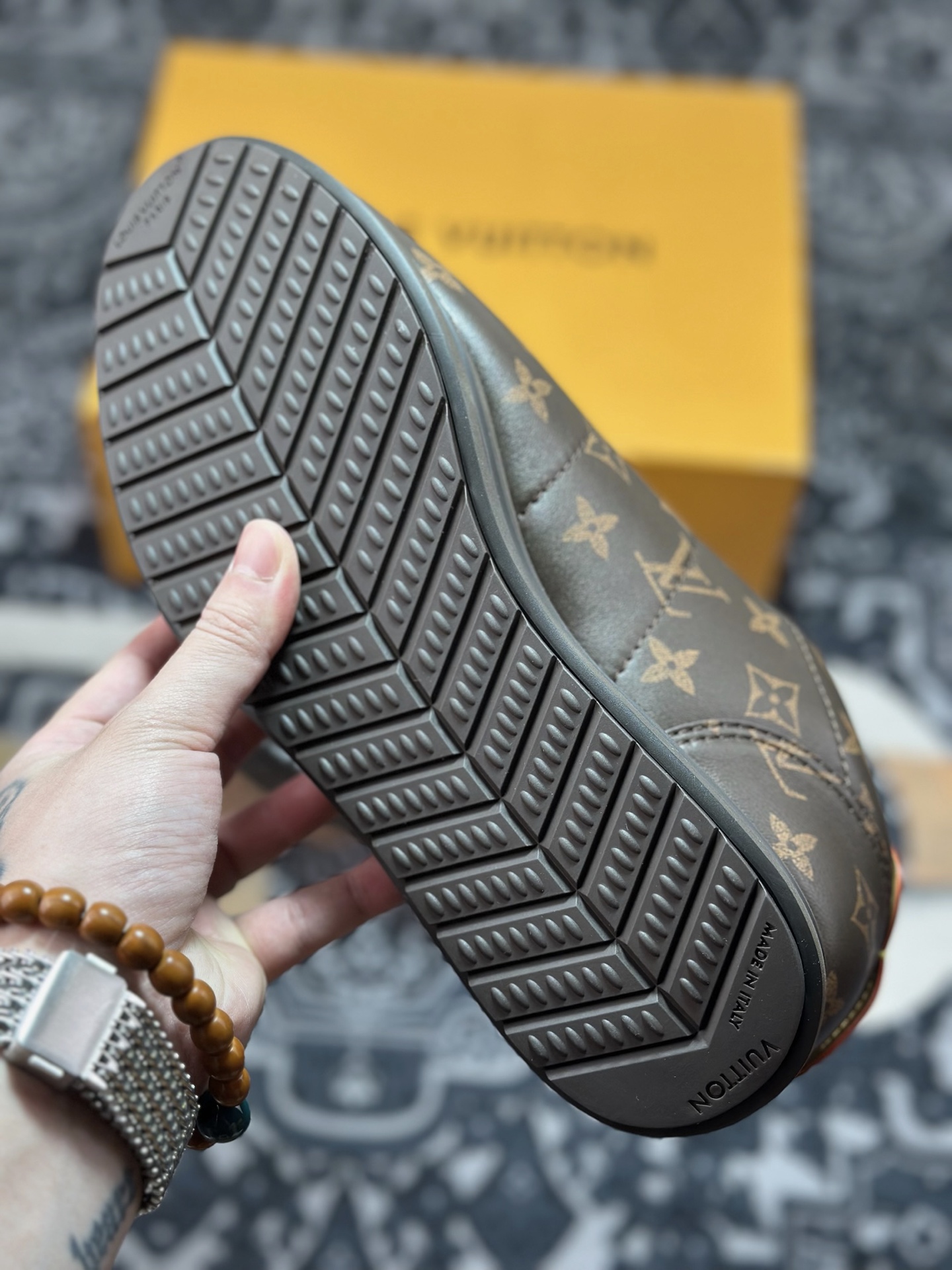 D8550 Louis Vuitton Buttersoft Sneaker Low 极其柔软系列低帮复古面包百搭休闲运动文化篮球板鞋“皮革暗棕黄”1AIKVB-Chinese UA Cheap High Quatity Brand Clothes Bags handbags Sneakers wholesale wholesaler seller from China Factory suppliers Fashion Clothing Shoes best Quality Beautiful Price D8550 Louis Vuitton Buttersoft Sneaker Low 极其柔软系列低帮复古面包百搭休闲运动文化篮球板鞋“皮革暗棕黄”1AIKVB