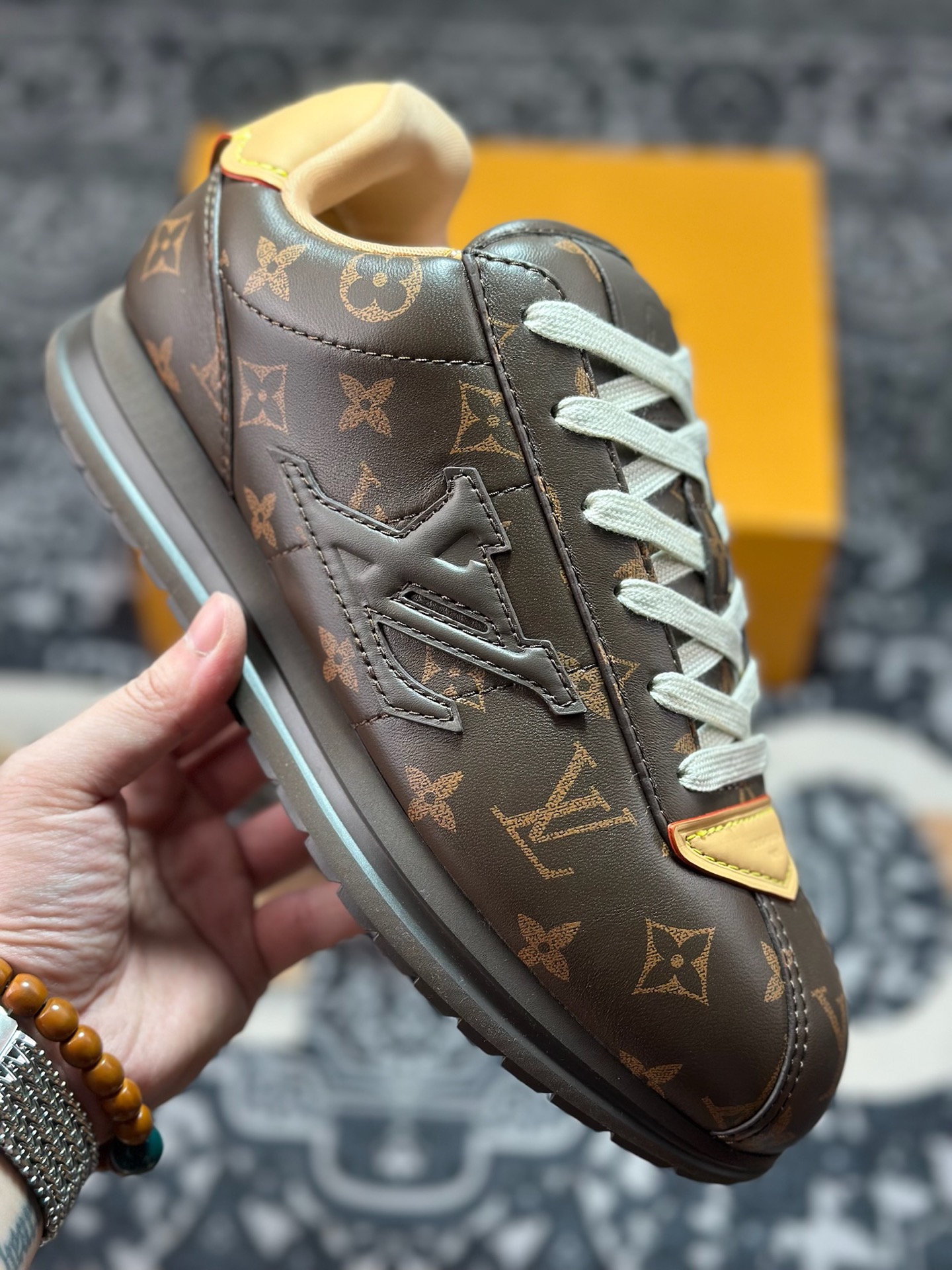 D8550 Louis Vuitton Buttersoft Sneaker Low 极其柔软系列低帮复古面包百搭休闲运动文化篮球板鞋“皮革暗棕黄”1AIKVB-Chinese UA Cheap High Quatity Brand Clothes Bags handbags Sneakers wholesale wholesaler seller from China Factory suppliers Fashion Clothing Shoes best Quality Beautiful Price D8550 Louis Vuitton Buttersoft Sneaker Low 极其柔软系列低帮复古面包百搭休闲运动文化篮球板鞋“皮革暗棕黄”1AIKVB