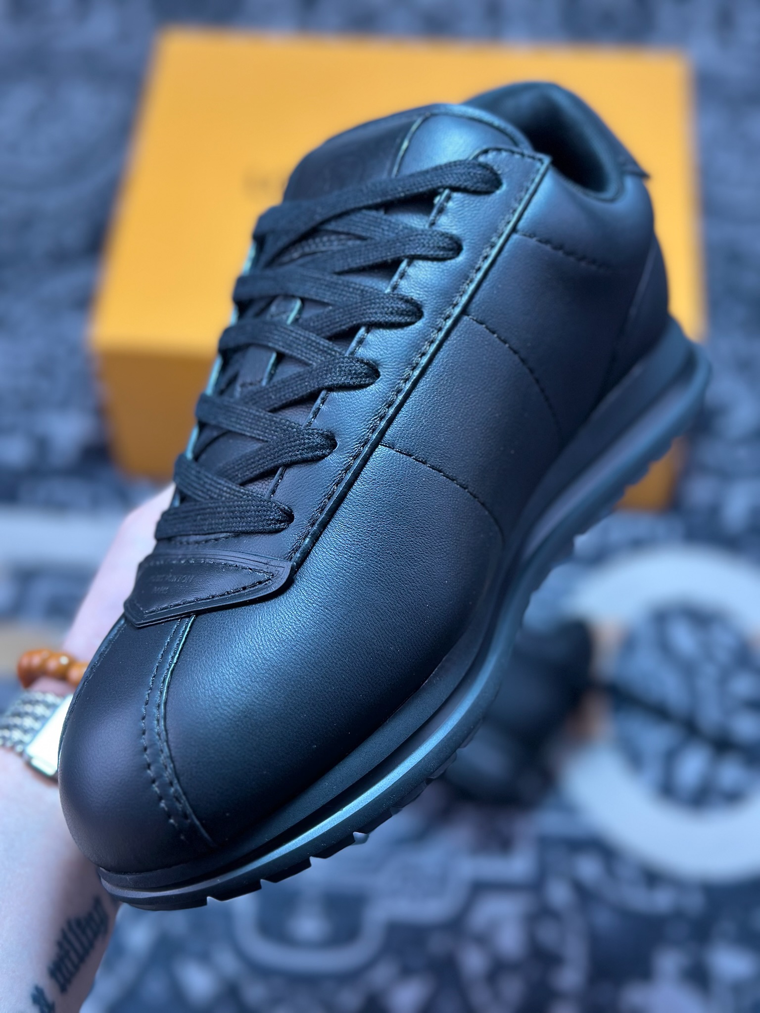 D8550 Louis Vuitton Buttersoft Sneaker Low 极其柔软系列低帮复古面包百搭休闲运动文化篮球板鞋“皮革全黑”1AIKVB-Chinese UA Cheap High Quatity Brand Clothes Bags handbags Sneakers wholesale wholesaler seller from China Factory suppliers Fashion Clothing Shoes best Quality Beautiful Price D8550 Louis Vuitton Buttersoft Sneaker Low 极其柔软系列低帮复古面包百搭休闲运动文化篮球板鞋“皮革全黑”1AIKVB