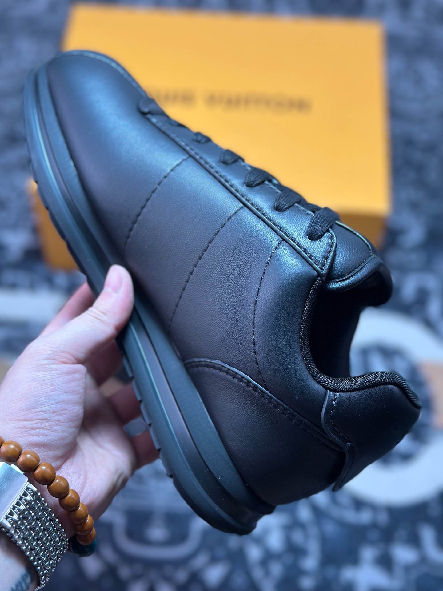 D8550 Louis Vuitton Buttersoft Sneaker Low 极其柔软系列低帮复古面包百搭休闲运动文化篮球板鞋“皮革全黑”1AIKVB-Chinese UA Cheap High Quatity Brand Clothes Bags handbags Sneakers wholesale wholesaler seller from China Factory suppliers Fashion Clothing Shoes best Quality Beautiful Price D8550 Louis Vuitton Buttersoft Sneaker Low 极其柔软系列低帮复古面包百搭休闲运动文化篮球板鞋“皮革全黑”1AIKVB