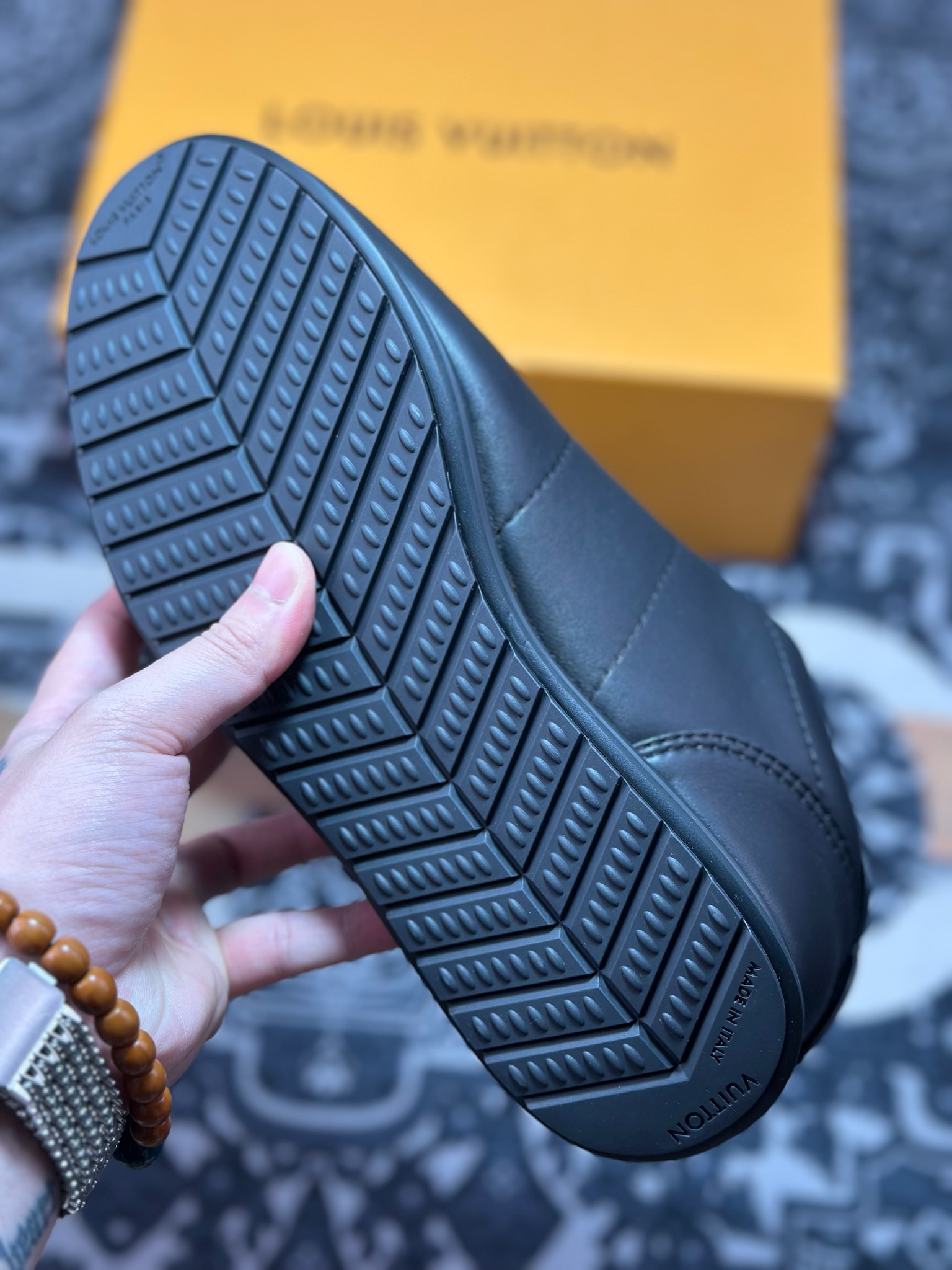 D8550 Louis Vuitton Buttersoft Sneaker Low 极其柔软系列低帮复古面包百搭休闲运动文化篮球板鞋“皮革全黑”1AIKVB-Chinese UA Cheap High Quatity Brand Clothes Bags handbags Sneakers wholesale wholesaler seller from China Factory suppliers Fashion Clothing Shoes best Quality Beautiful Price D8550 Louis Vuitton Buttersoft Sneaker Low 极其柔软系列低帮复古面包百搭休闲运动文化篮球板鞋“皮革全黑”1AIKVB