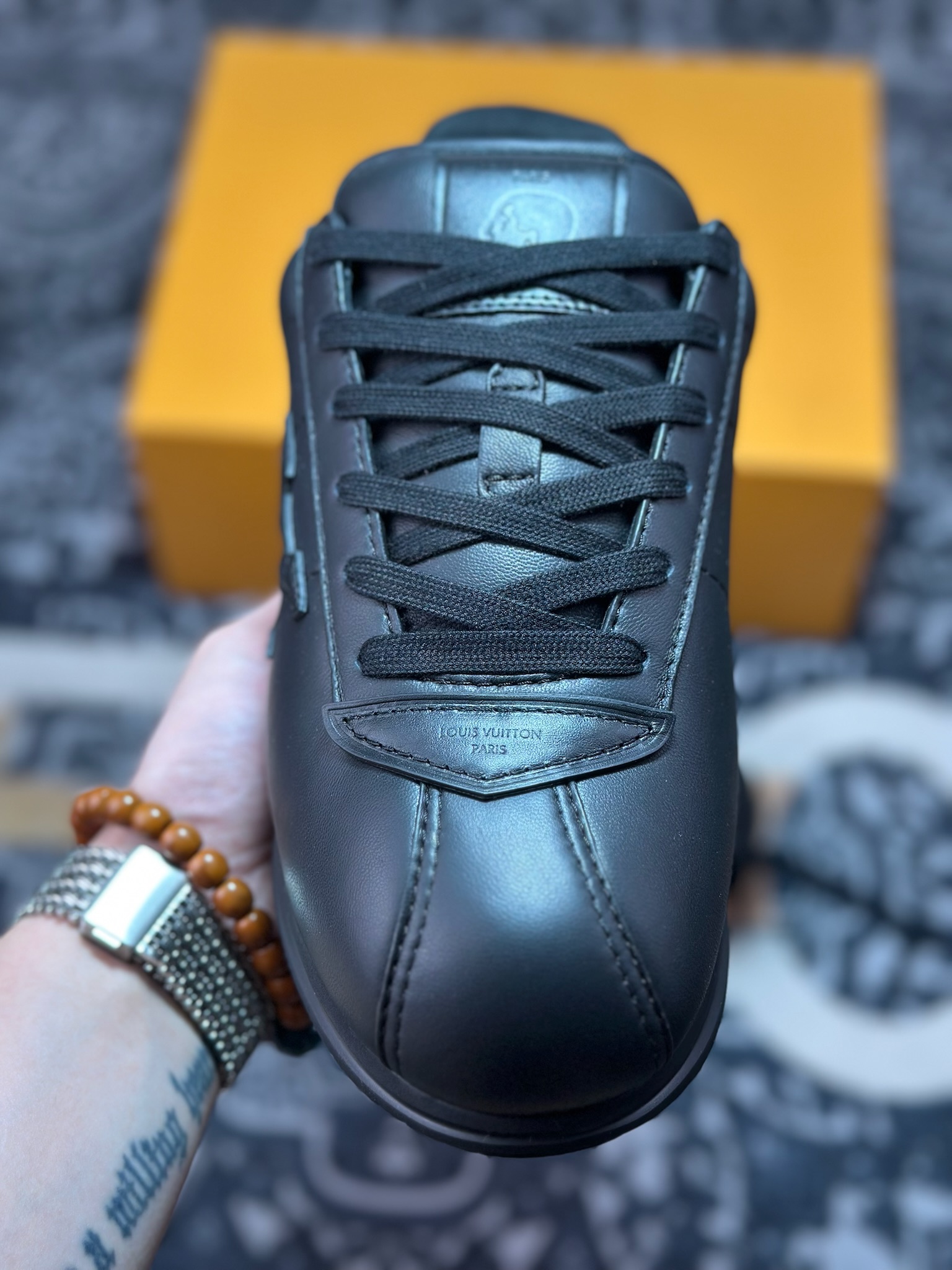 D8550 Louis Vuitton Buttersoft Sneaker Low 极其柔软系列低帮复古面包百搭休闲运动文化篮球板鞋“皮革全黑”1AIKVB-Chinese UA Cheap High Quatity Brand Clothes Bags handbags Sneakers wholesale wholesaler seller from China Factory suppliers Fashion Clothing Shoes best Quality Beautiful Price D8550 Louis Vuitton Buttersoft Sneaker Low 极其柔软系列低帮复古面包百搭休闲运动文化篮球板鞋“皮革全黑”1AIKVB