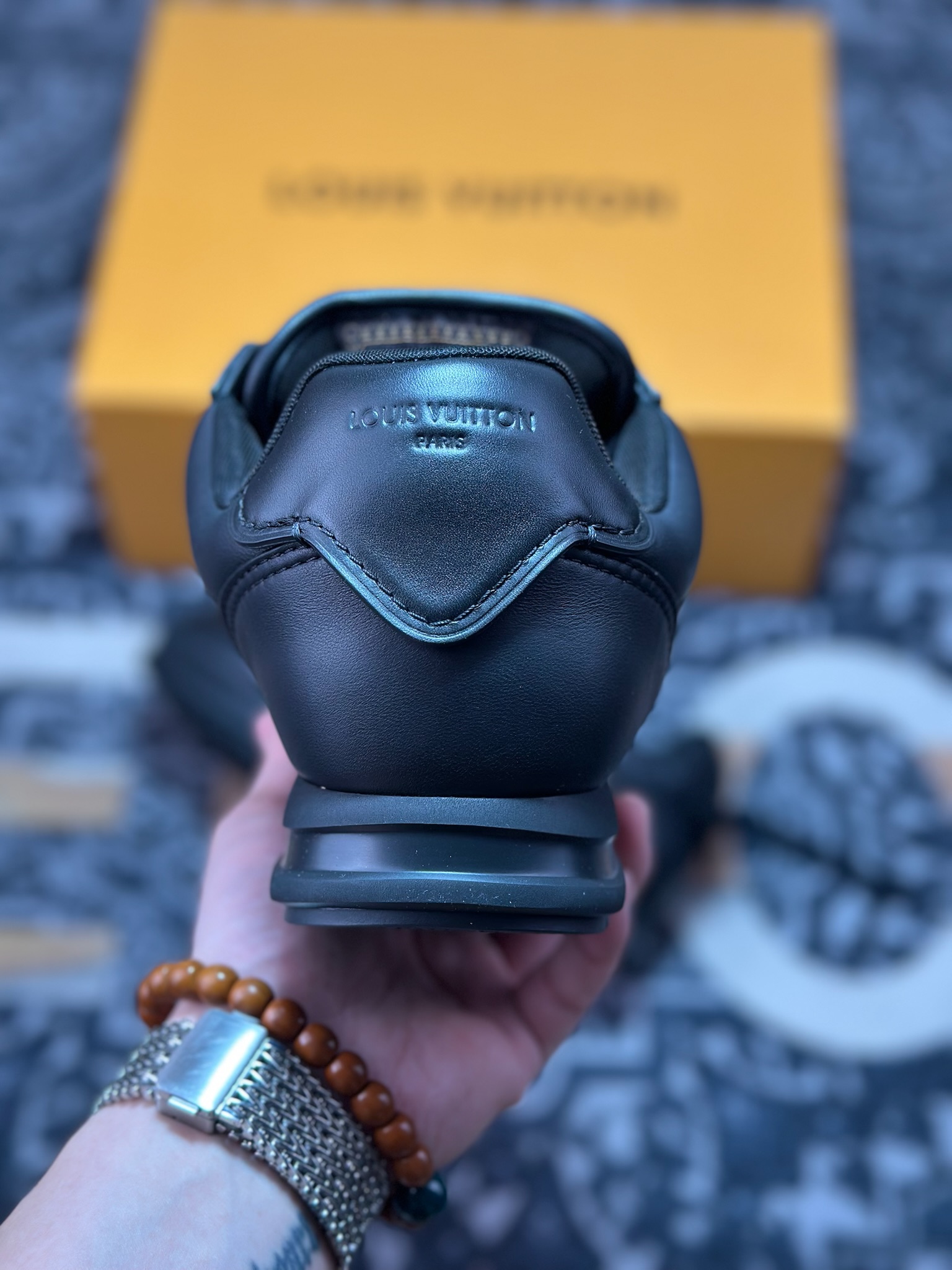 D8550 Louis Vuitton Buttersoft Sneaker Low 极其柔软系列低帮复古面包百搭休闲运动文化篮球板鞋“皮革全黑”1AIKVB-Chinese UA Cheap High Quatity Brand Clothes Bags handbags Sneakers wholesale wholesaler seller from China Factory suppliers Fashion Clothing Shoes best Quality Beautiful Price D8550 Louis Vuitton Buttersoft Sneaker Low 极其柔软系列低帮复古面包百搭休闲运动文化篮球板鞋“皮革全黑”1AIKVB