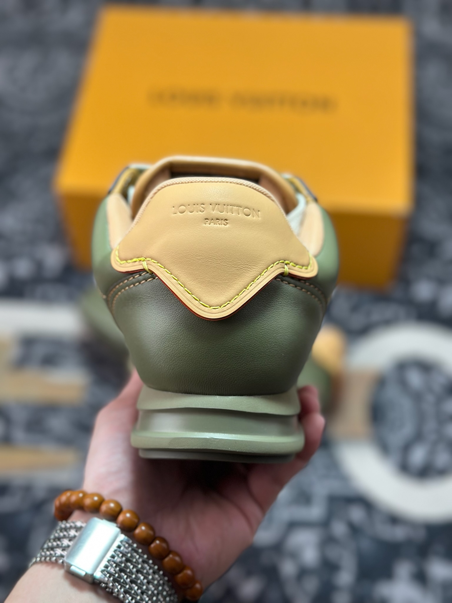 D8550 Louis Vuitton Buttersoft Sneaker Low 极其柔软系列低帮复古面包百搭休闲运动文化篮球板鞋“皮革绿红”1AIKVB