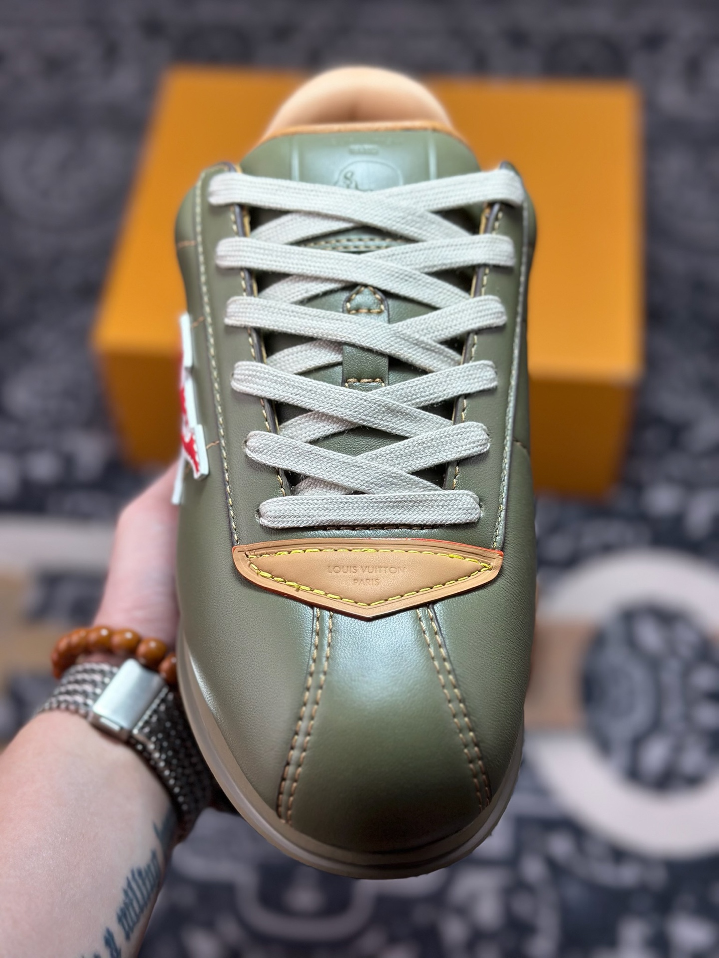 D8550 Louis Vuitton Buttersoft Sneaker Low 极其柔软系列低帮复古面包百搭休闲运动文化篮球板鞋“皮革绿红”1AIKVB