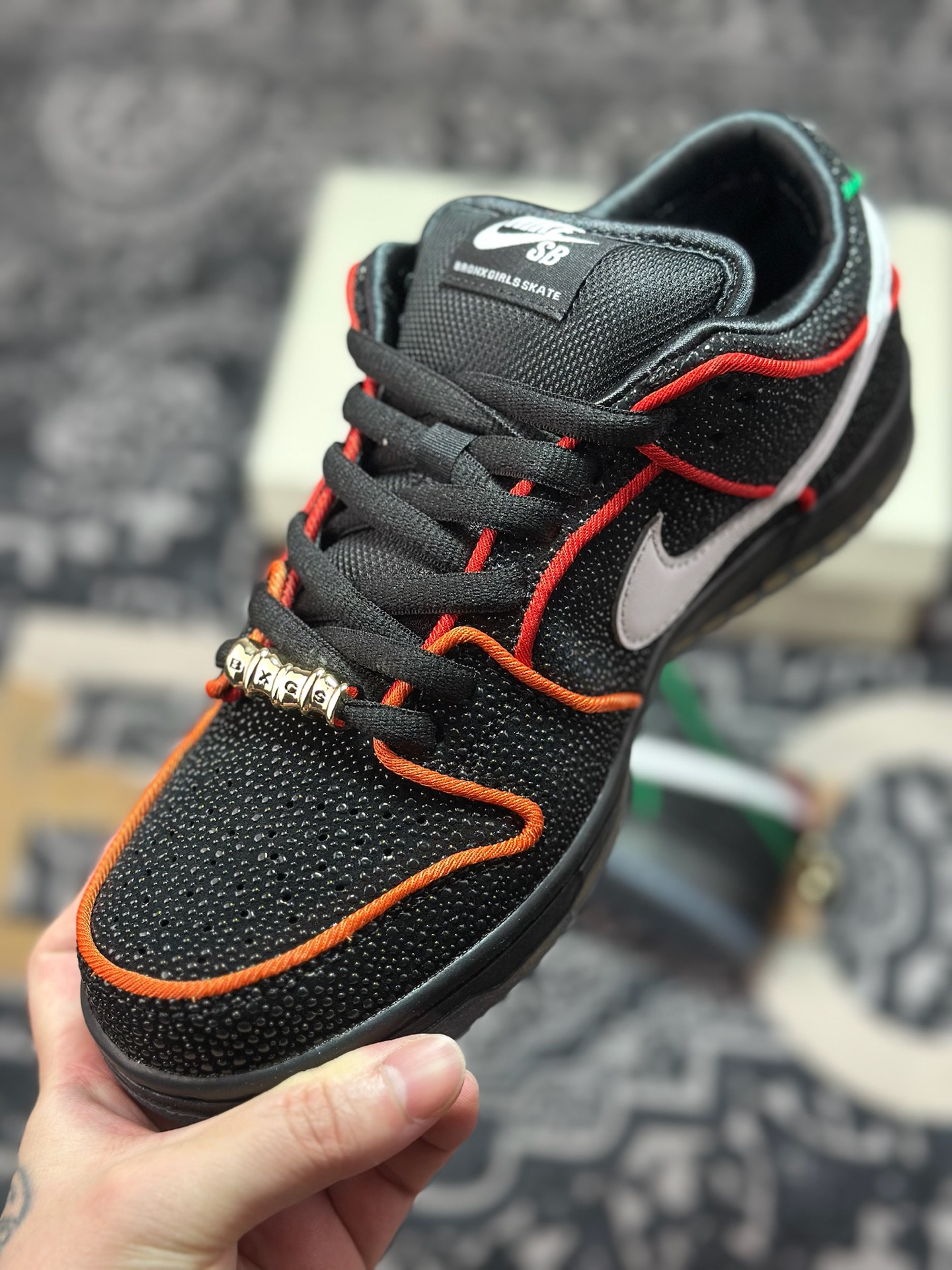 C1350 优选 原装级别 Bronx Girls Skate x Nike SB Dunk Low 联名款 低帮休闲滑板鞋 HV1664-001-Chinese UA Cheap High Quatity Brand Clothes Bags handbags Sneakers wholesale wholesaler seller from China Factory suppliers Fashion Clothing Shoes best Quality Beautiful Price C1350 优选 原装级别 Bronx Girls Skate x Nike SB Dunk Low 联名款 低帮休闲滑板鞋 HV1664-001