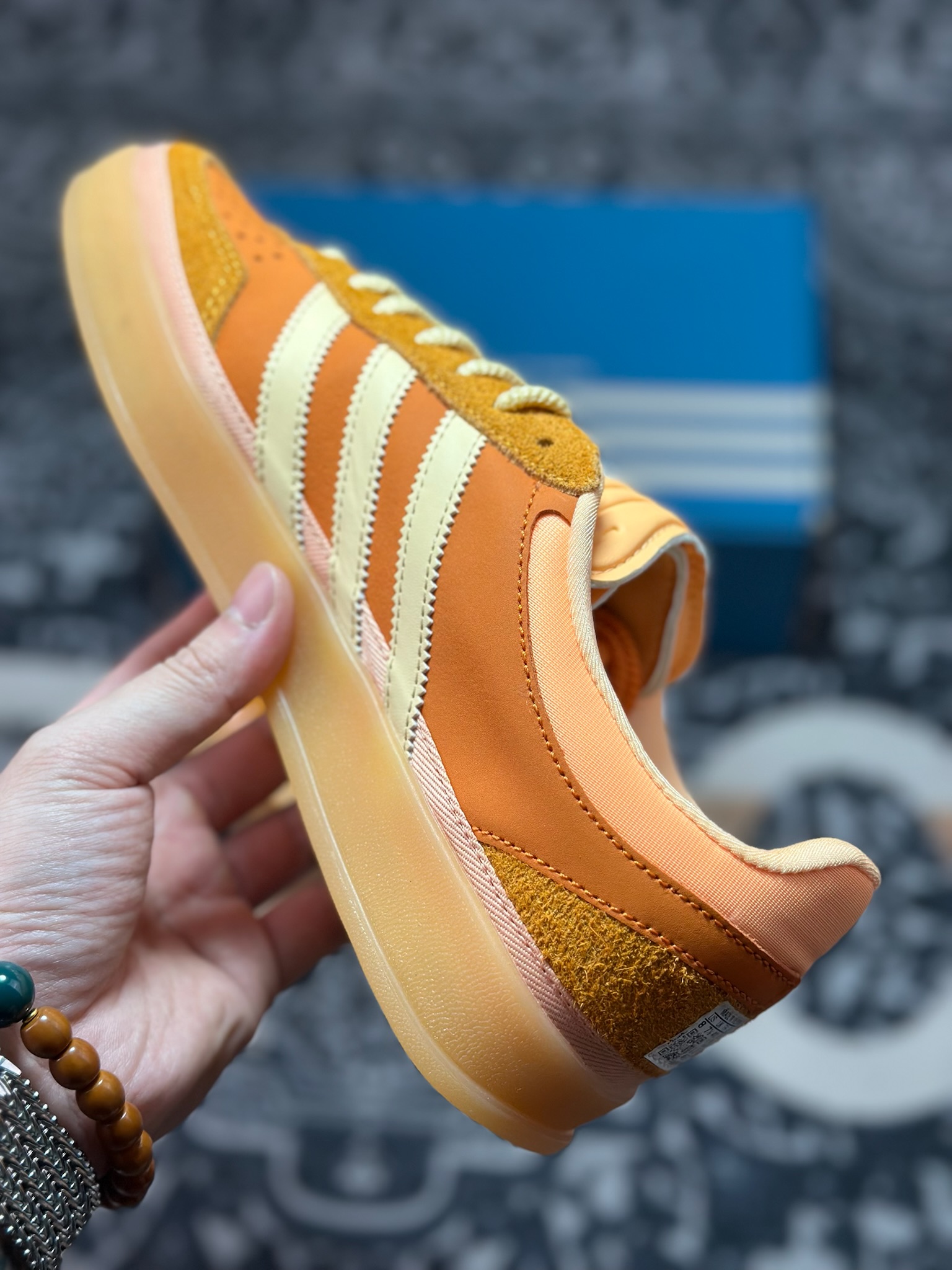 A9220 优选 原装级别 Bad Bunny x adidas originals GAZELLE INDOOR 绒面革 时尚舒适 耐磨 低帮 板鞋 男女同款 橙色 JS5050-Chinese UA Cheap High Quatity Brand Clothes Bags handbags Sneakers wholesale wholesaler seller from China Factory suppliers Fashion Clothing Shoes best Quality Beautiful Price A9220 优选 原装级别 Bad Bunny x adidas originals GAZELLE INDOOR 绒面革 时尚舒适 耐磨 低帮 板鞋 男女同款 橙色 JS5050