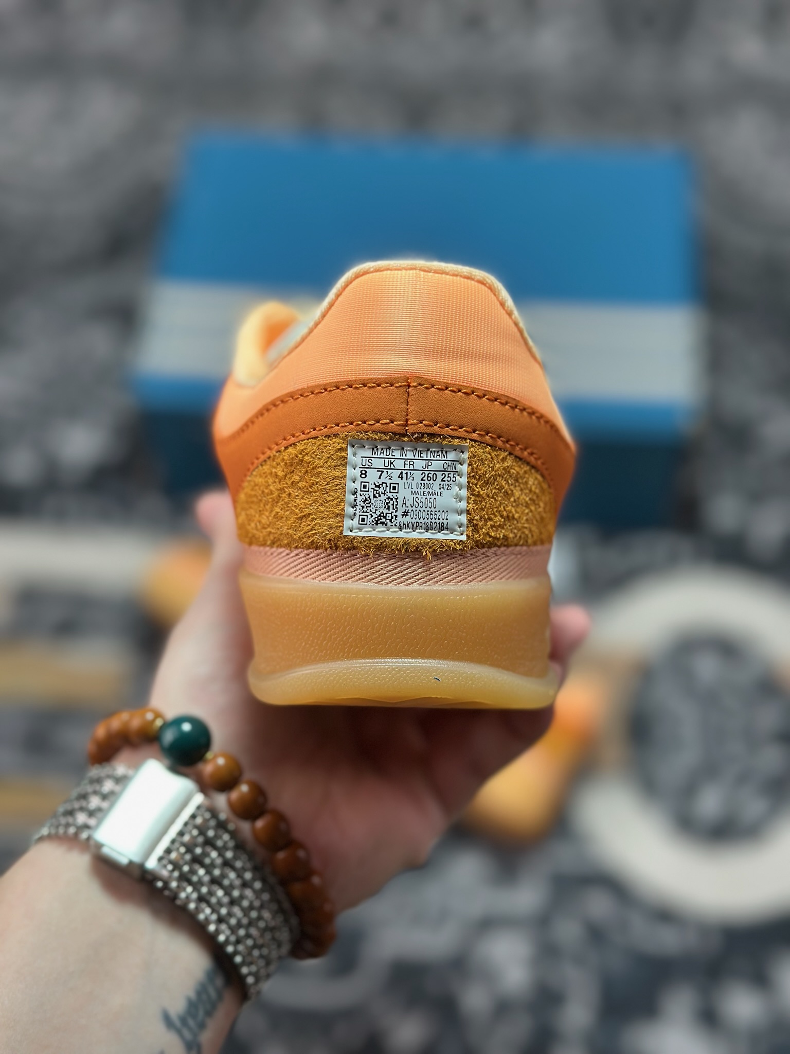 A9220 优选 原装级别 Bad Bunny x adidas originals GAZELLE INDOOR 绒面革 时尚舒适 耐磨 低帮 板鞋 男女同款 橙色 JS5050-Chinese UA Cheap High Quatity Brand Clothes Bags handbags Sneakers wholesale wholesaler seller from China Factory suppliers Fashion Clothing Shoes best Quality Beautiful Price A9220 优选 原装级别 Bad Bunny x adidas originals GAZELLE INDOOR 绒面革 时尚舒适 耐磨 低帮 板鞋 男女同款 橙色 JS5050