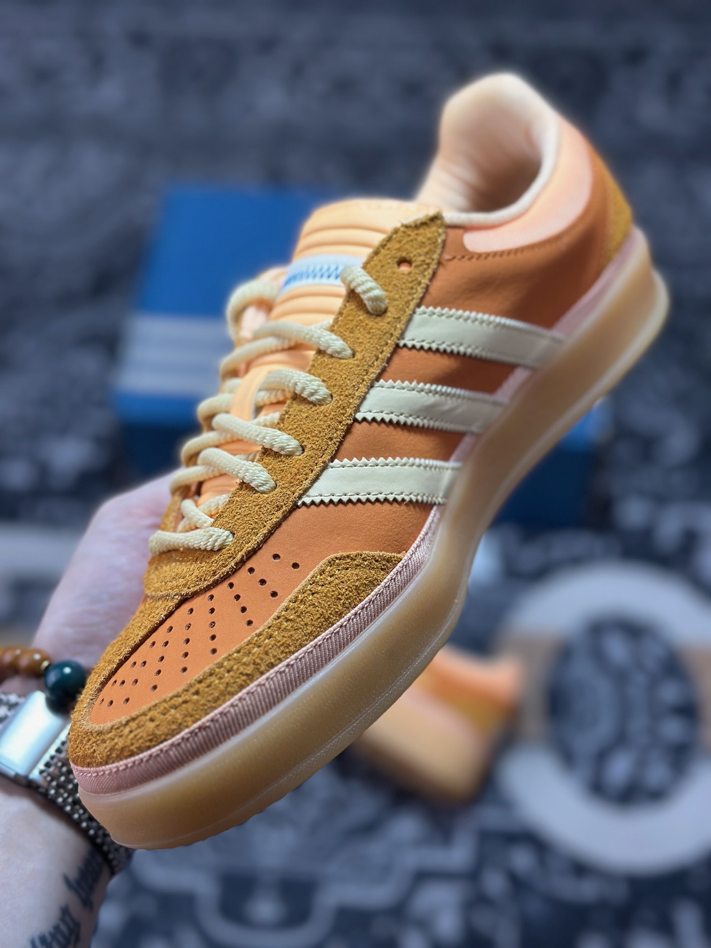 A9220 优选 原装级别 Bad Bunny x adidas originals GAZELLE INDOOR 绒面革 时尚舒适 耐磨 低帮 板鞋 男女同款 橙色 JS5050-Chinese UA Cheap High Quatity Brand Clothes Bags handbags Sneakers wholesale wholesaler seller from China Factory suppliers Fashion Clothing Shoes best Quality Beautiful Price A9220 优选 原装级别 Bad Bunny x adidas originals GAZELLE INDOOR 绒面革 时尚舒适 耐磨 低帮 板鞋 男女同款 橙色 JS5050