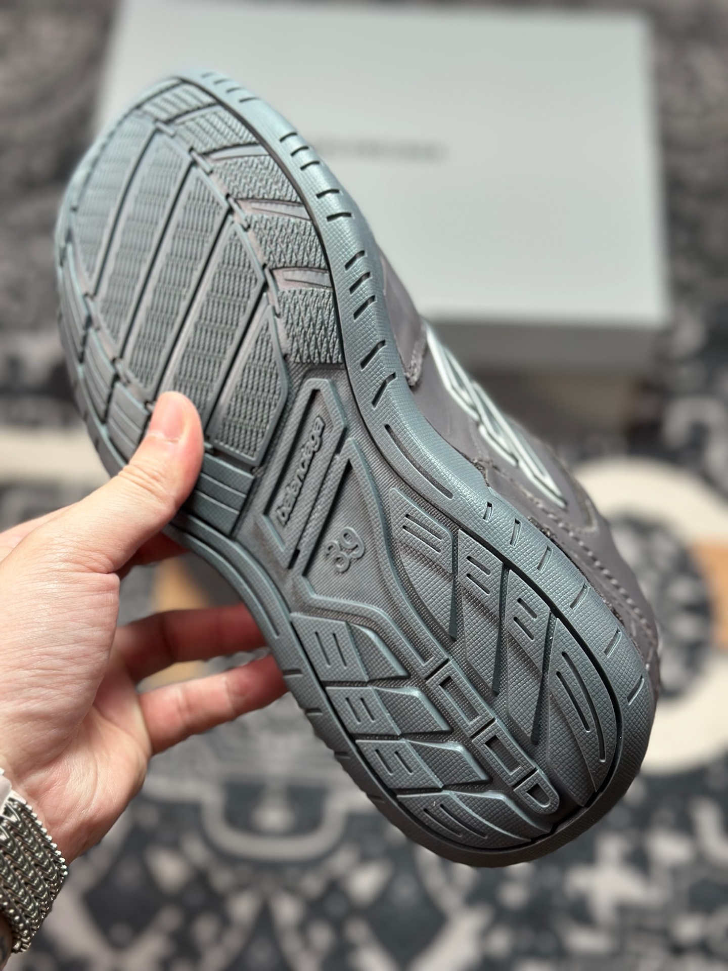 C6420 优选 原装级别 Balenciaga 巴黎世家 Hamptons 手工做旧款 牛皮革 复古圆头系带低帮休闲鞋