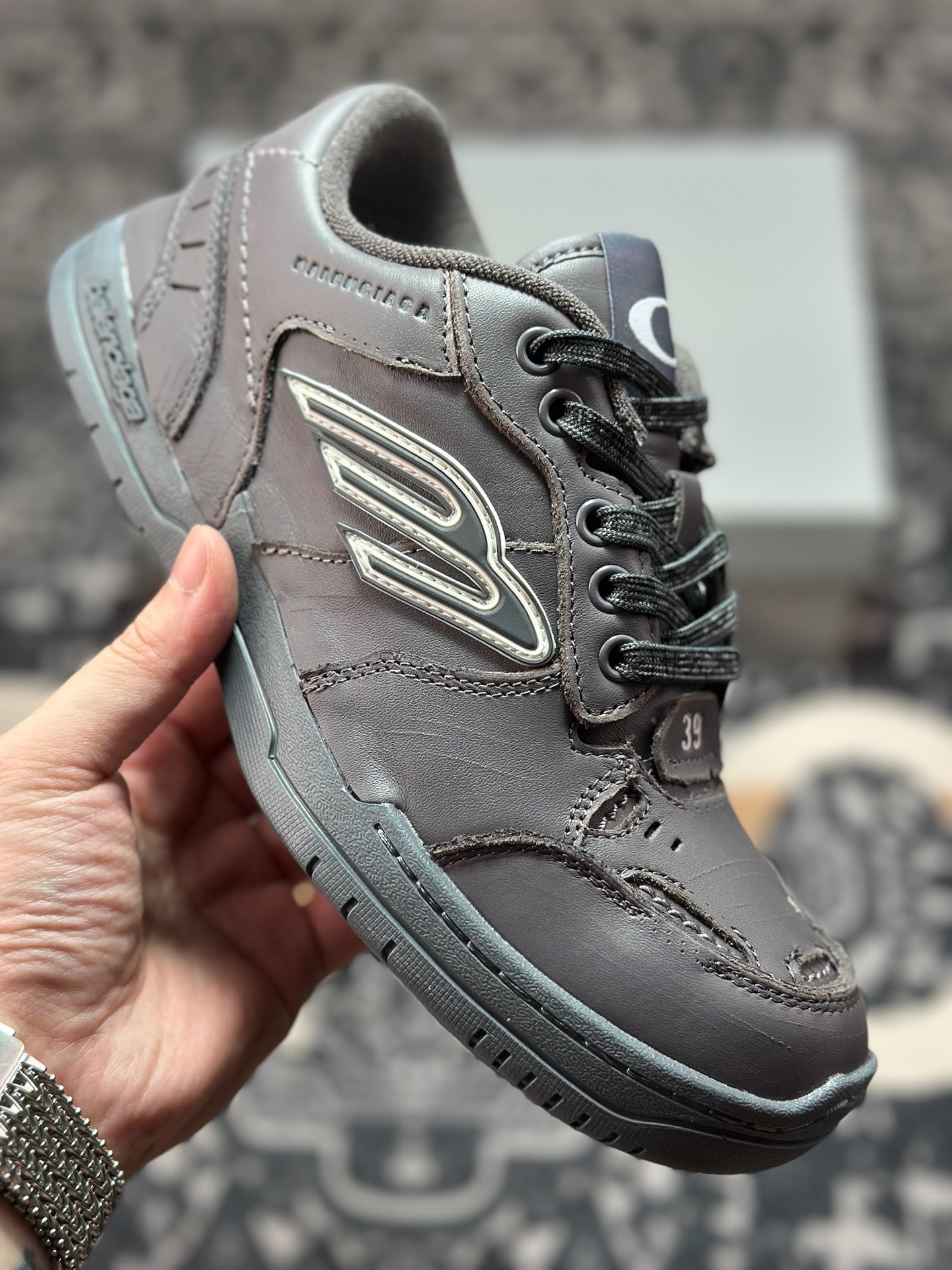 C6420 优选 原装级别 Balenciaga 巴黎世家 Hamptons 手工做旧款 牛皮革 复古圆头系带低帮休闲鞋