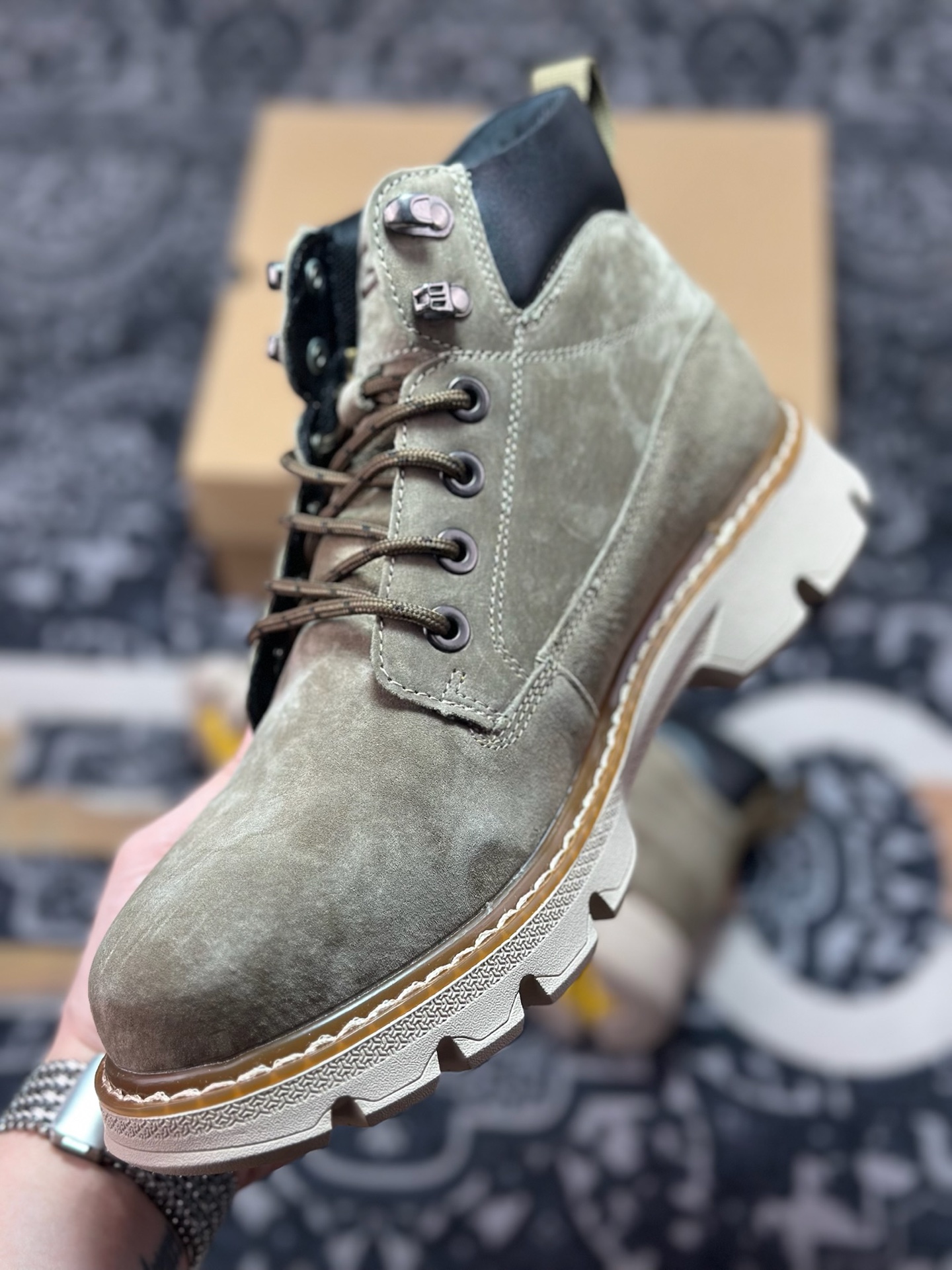 B5280 UGG Tasman Weather Hybrid 塔斯曼混合系列中帮轻量休闲马丁靴