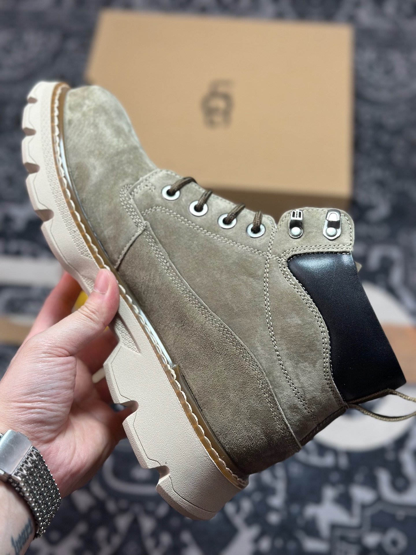 B5280 UGG Tasman Weather Hybrid 塔斯曼混合系列中帮轻量休闲马丁靴