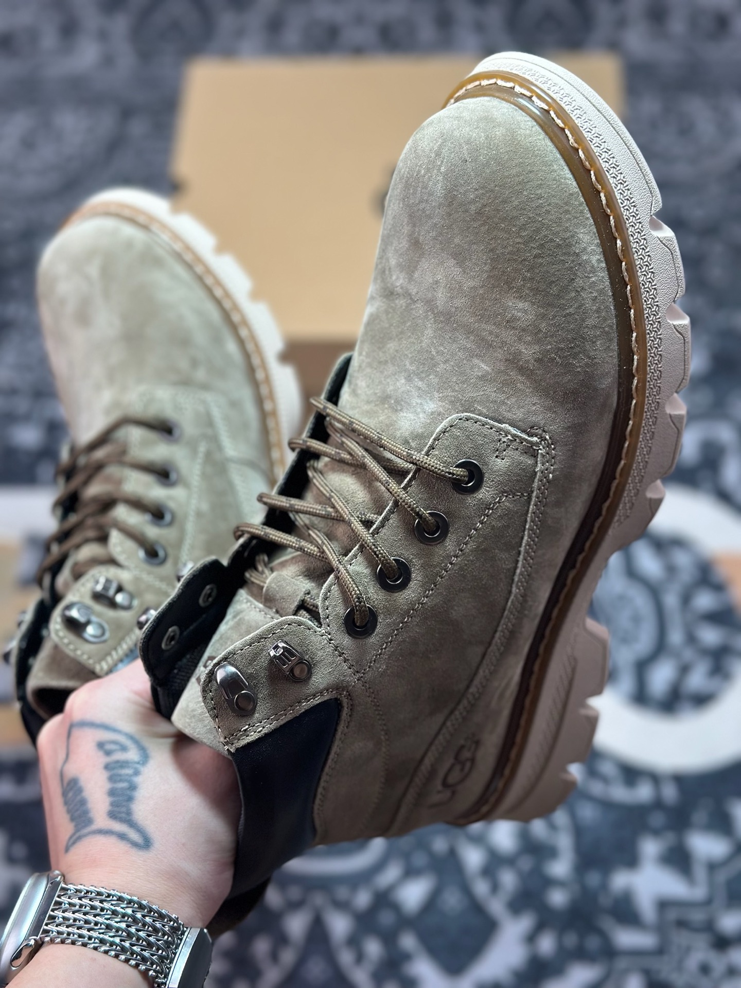 B5280 UGG Tasman Weather Hybrid 塔斯曼混合系列中帮轻量休闲马丁靴