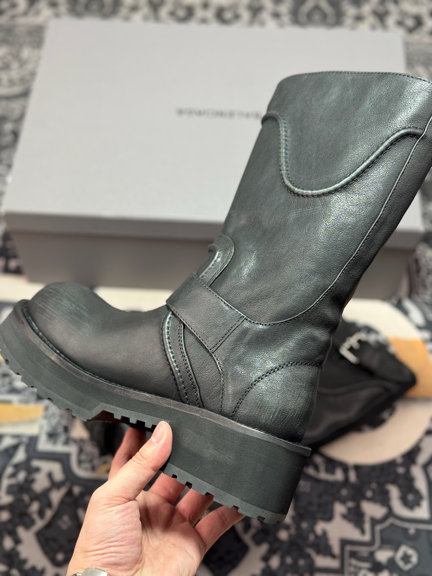 高奢支线 天花板级别 市售目前最顶级版本Balenciaga FW25 Venom Boots 黑色 巴黎世家复古情侣款机车靴-莆田鞋,莆田鞋货源,高仿鞋,高仿鞋货源,安福档口,莆田高仿鞋,莆田鞋批发,高仿鞋批发,莆田高仿运动鞋,高仿运动鞋,莆田运动鞋 高奢支线 天花板级别 市售目前最顶级版本Balenciaga FW25 Venom Boots 黑色 巴黎世家复古情侣款机车靴