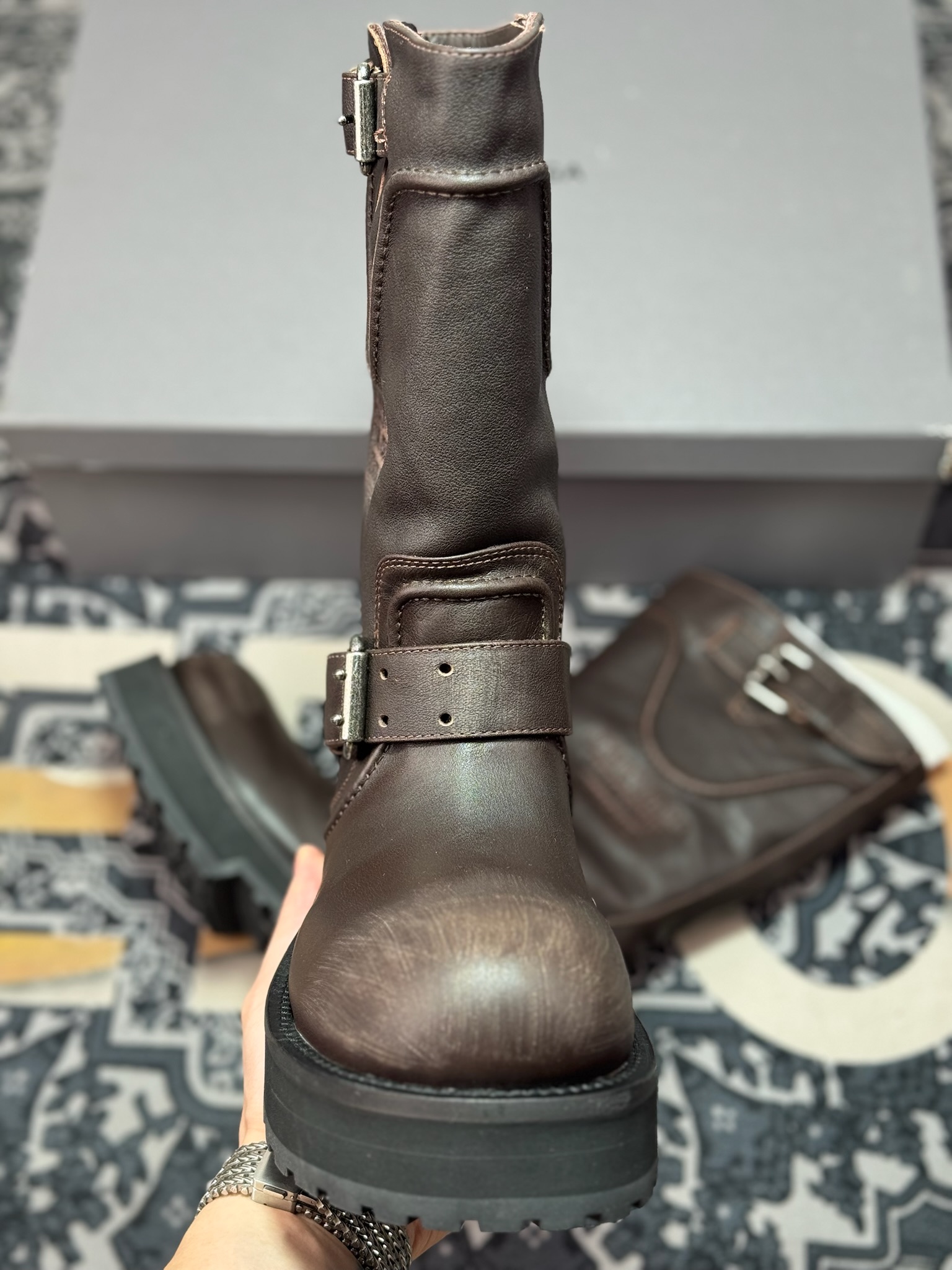 高奢支线 天花板级别 市售目前最顶级版本Balenciaga FW25 Venom Boots 卡其棕 巴黎世家复古情侣款机车靴-莆田鞋,莆田鞋货源,高仿鞋,高仿鞋货源,安福档口,莆田高仿鞋,莆田鞋批发,高仿鞋批发,莆田高仿运动鞋,高仿运动鞋,莆田运动鞋 高奢支线 天花板级别 市售目前最顶级版本Balenciaga FW25 Venom Boots 卡其棕 巴黎世家复古情侣款机车靴