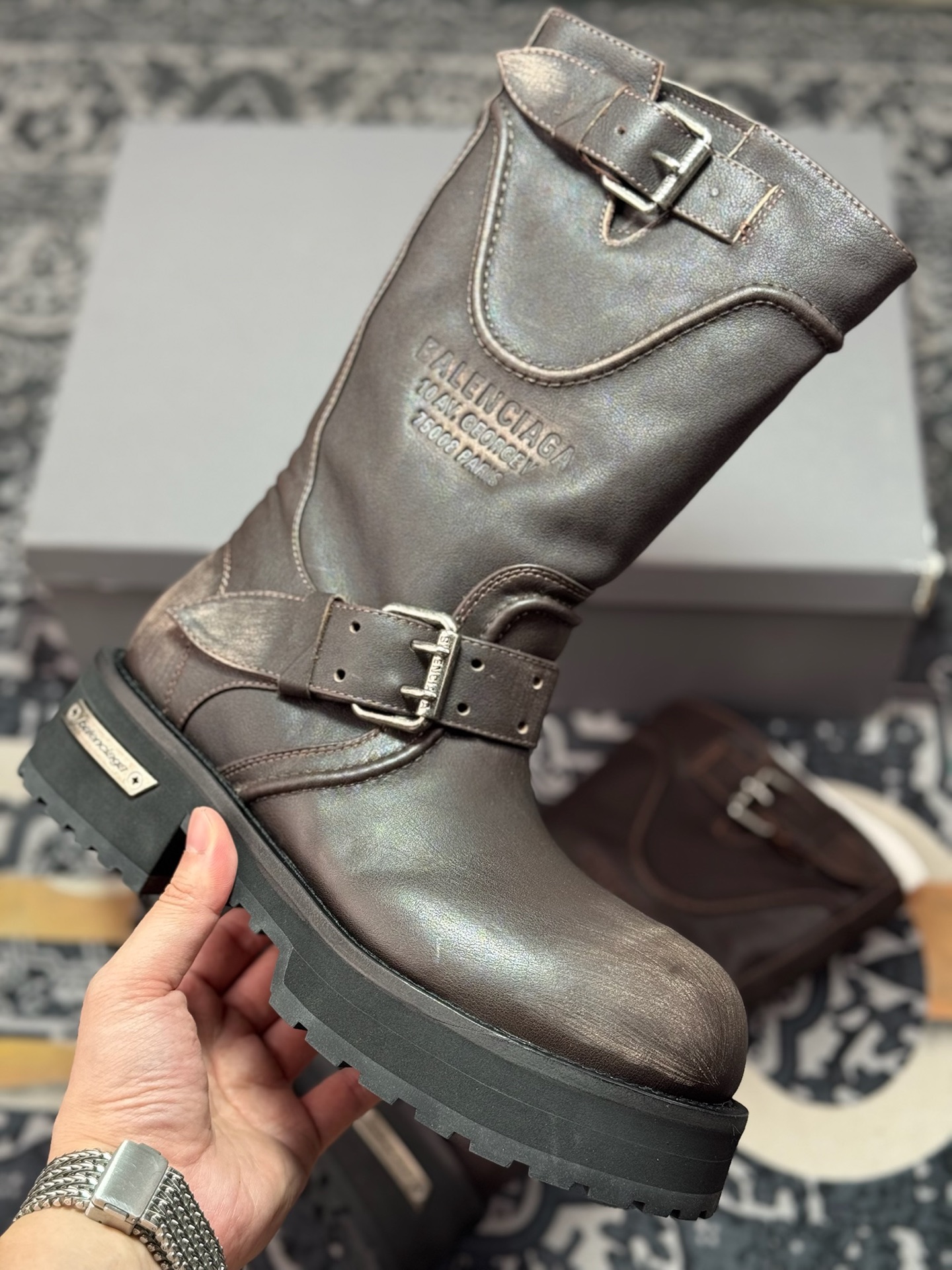高奢支线 天花板级别 市售目前最顶级版本Balenciaga FW25 Venom Boots 卡其棕 巴黎世家复古情侣款机车靴-莆田鞋,莆田鞋货源,高仿鞋,高仿鞋货源,安福档口,莆田高仿鞋,莆田鞋批发,高仿鞋批发,莆田高仿运动鞋,高仿运动鞋,莆田运动鞋 高奢支线 天花板级别 市售目前最顶级版本Balenciaga FW25 Venom Boots 卡其棕 巴黎世家复古情侣款机车靴