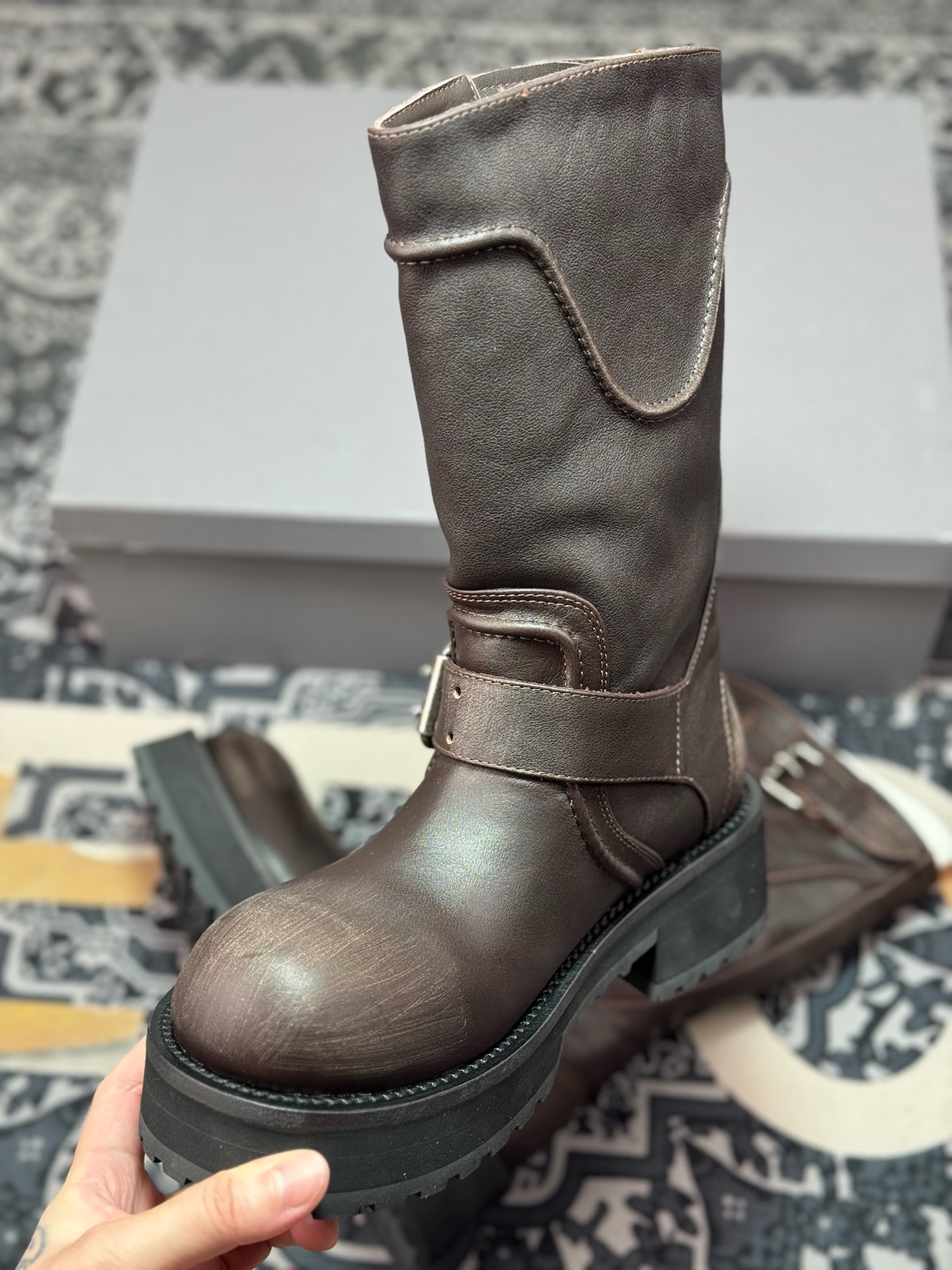 高奢支线 天花板级别 市售目前最顶级版本Balenciaga FW25 Venom Boots 卡其棕 巴黎世家复古情侣款机车靴-莆田鞋,莆田鞋货源,高仿鞋,高仿鞋货源,安福档口,莆田高仿鞋,莆田鞋批发,高仿鞋批发,莆田高仿运动鞋,高仿运动鞋,莆田运动鞋 高奢支线 天花板级别 市售目前最顶级版本Balenciaga FW25 Venom Boots 卡其棕 巴黎世家复古情侣款机车靴