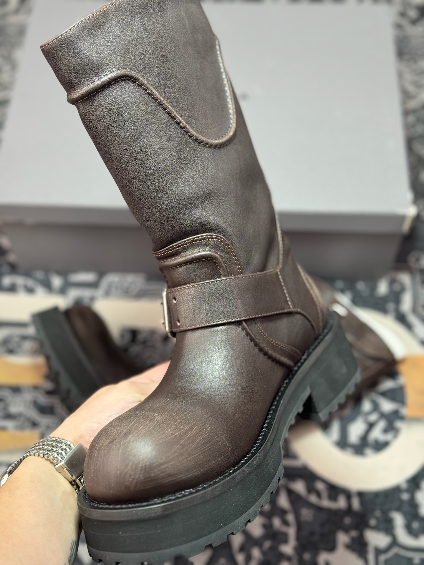 高奢支线 天花板级别 市售目前最顶级版本Balenciaga FW25 Venom Boots 卡其棕 巴黎世家复古情侣款机车靴-莆田鞋,莆田鞋货源,高仿鞋,高仿鞋货源,安福档口,莆田高仿鞋,莆田鞋批发,高仿鞋批发,莆田高仿运动鞋,高仿运动鞋,莆田运动鞋 高奢支线 天花板级别 市售目前最顶级版本Balenciaga FW25 Venom Boots 卡其棕 巴黎世家复古情侣款机车靴