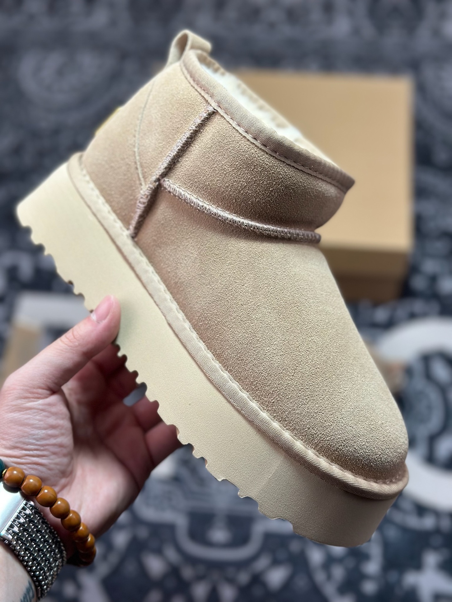 原厂级别 新货UGG 厚底松糕5cm短款周冬雨 王一博同款雪地靴系列 小红书爆款 河南隆丰皮料生产 羊绒鞋垫-莆田鞋,莆田鞋货源,高仿鞋,高仿鞋货源,安福档口,莆田高仿鞋,莆田鞋批发,高仿鞋批发,莆田高仿运动鞋,高仿运动鞋,莆田运动鞋 原厂级别 新货UGG 厚底松糕5cm短款周冬雨 王一博同款雪地靴系列 小红书爆款 河南隆丰皮料生产 羊绒鞋垫