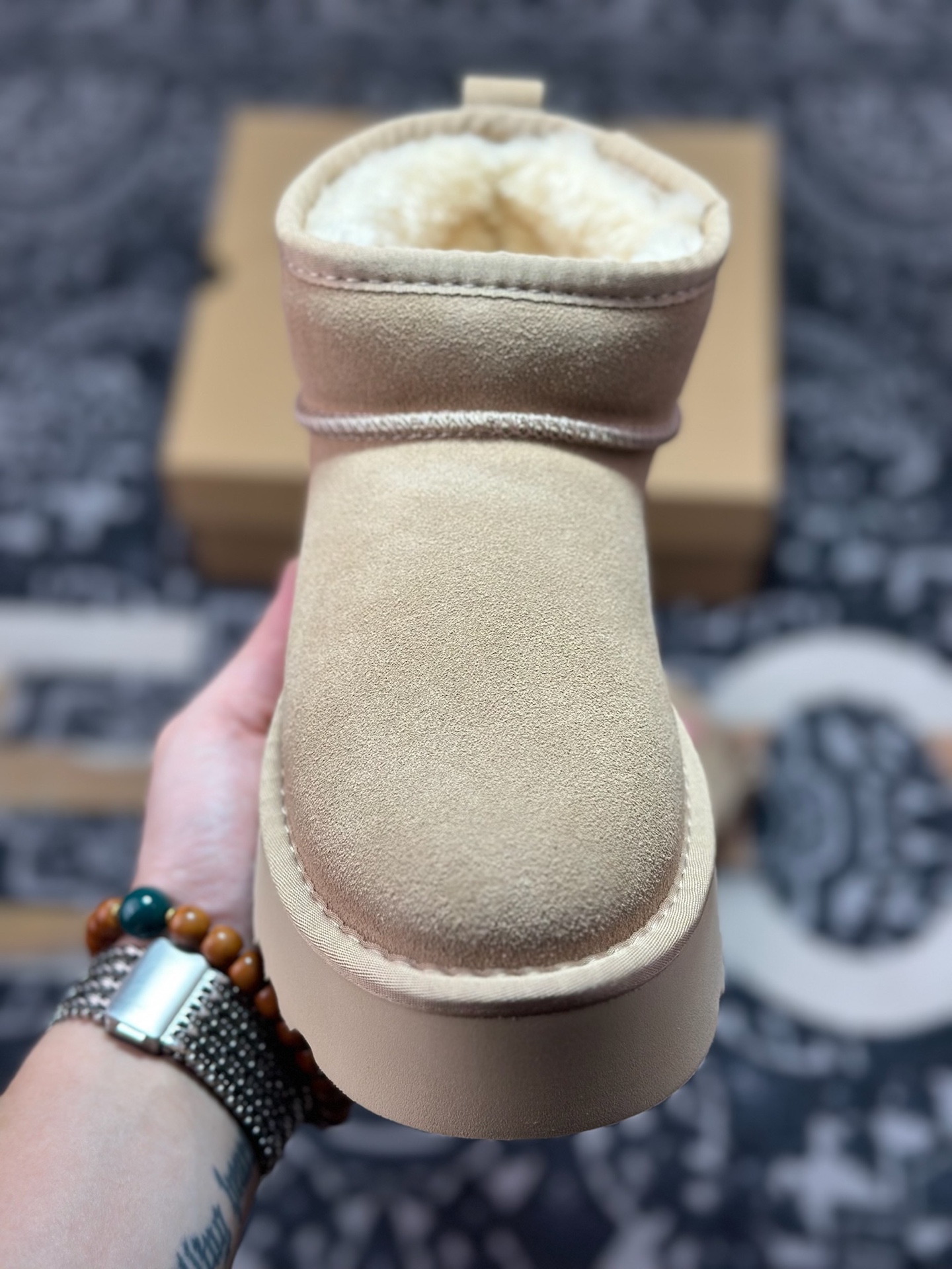 原厂级别 新货UGG 厚底松糕5cm短款周冬雨 王一博同款雪地靴系列 小红书爆款 河南隆丰皮料生产 羊绒鞋垫-莆田鞋,莆田鞋货源,高仿鞋,高仿鞋货源,安福档口,莆田高仿鞋,莆田鞋批发,高仿鞋批发,莆田高仿运动鞋,高仿运动鞋,莆田运动鞋 原厂级别 新货UGG 厚底松糕5cm短款周冬雨 王一博同款雪地靴系列 小红书爆款 河南隆丰皮料生产 羊绒鞋垫