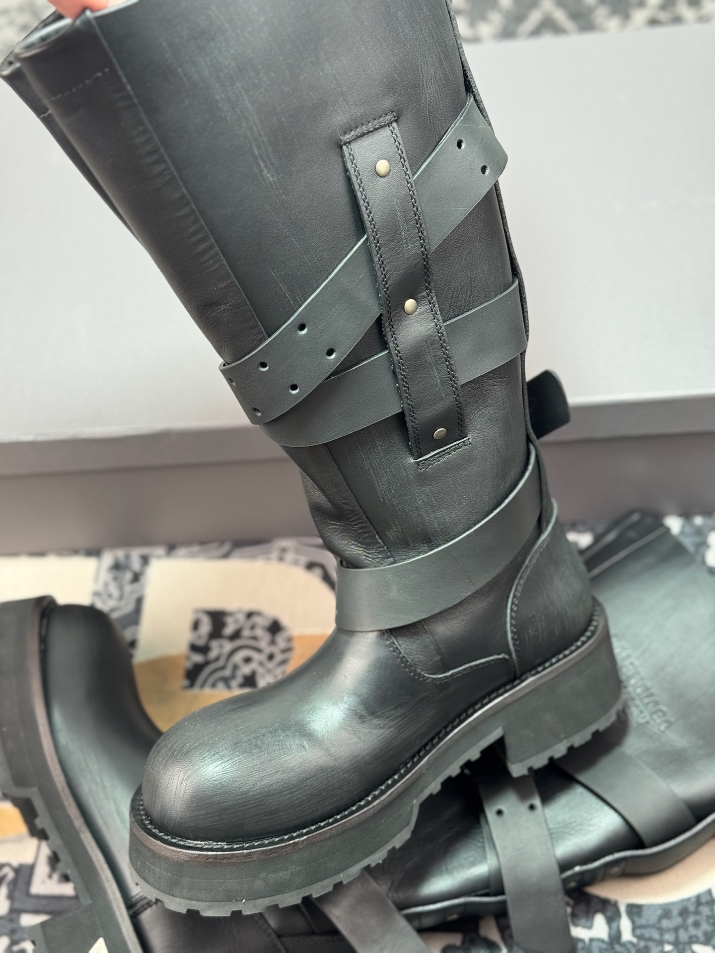 高奢支线 天花板级别 市售目前最顶级版本 秋冬新款Balenciga巴黎世家 25FWVenom高筒靴-莆田鞋,莆田鞋货源,高仿鞋,高仿鞋货源,安福档口,莆田高仿鞋,莆田鞋批发,高仿鞋批发,莆田高仿运动鞋,高仿运动鞋,莆田运动鞋 高奢支线 天花板级别 市售目前最顶级版本 秋冬新款Balenciga巴黎世家 25FWVenom高筒靴