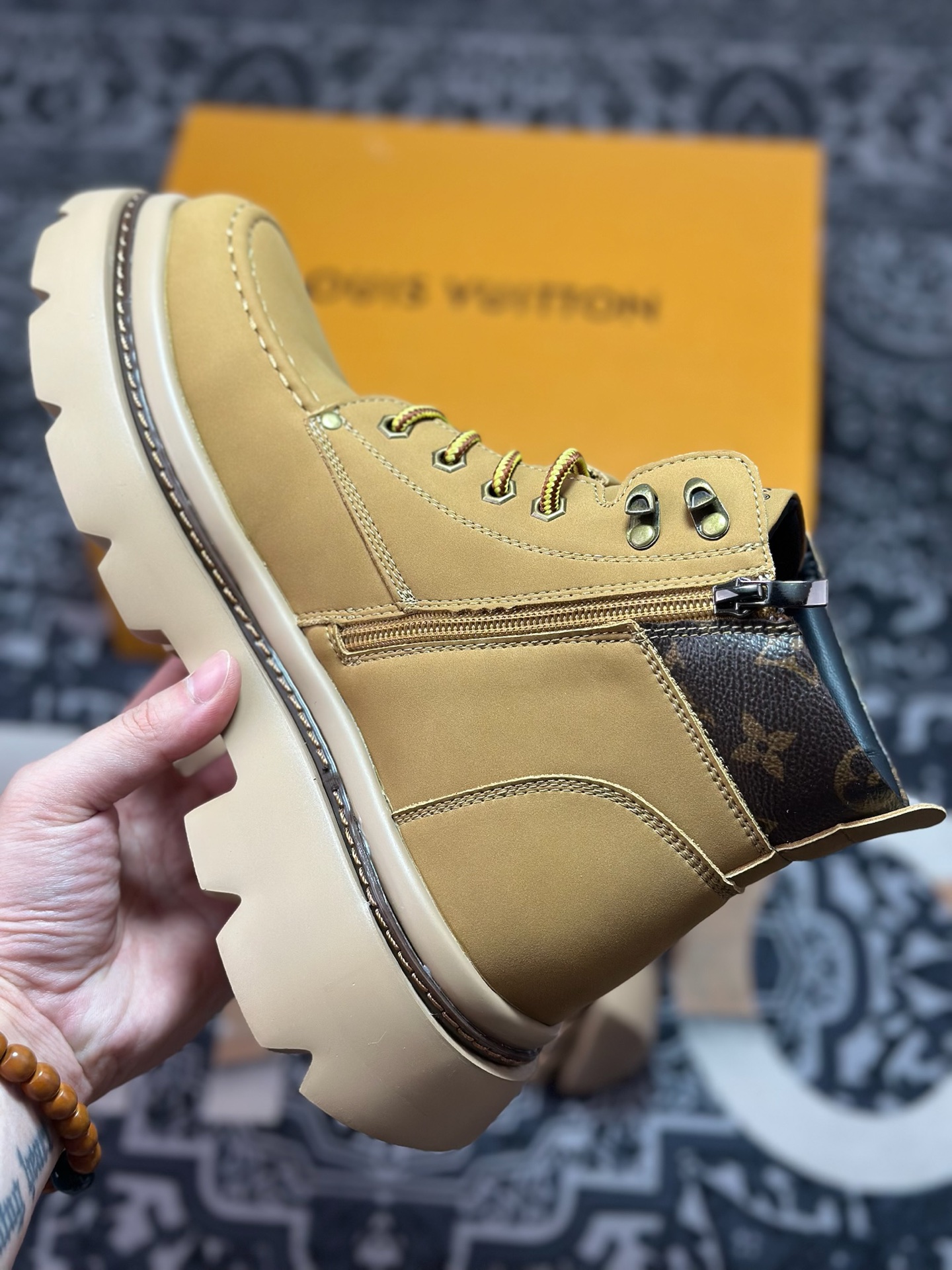 原装级别 Lv x Timberland Lv联名添柏岚大黄靴-莆田鞋,莆田鞋货源,高仿鞋,高仿鞋货源,安福档口,莆田高仿鞋,莆田鞋批发,高仿鞋批发,莆田高仿运动鞋,高仿运动鞋,莆田运动鞋 原装级别 Lv x Timberland Lv联名添柏岚大黄靴