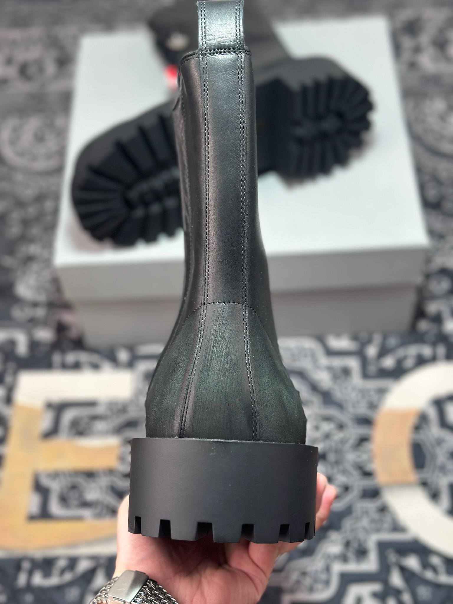 E7620 高奢支线 天花板级别 市售目前最顶级版本大头马丁靴挂扣装饰-Chinese UA Cheap High Quatity Brand Clothes Bags handbags Sneakers wholesale wholesaler seller from China Factory suppliers Fashion Clothing Shoes best Quality Beautiful Price E7620 高奢支线 天花板级别 市售目前最顶级版本大头马丁靴挂扣装饰