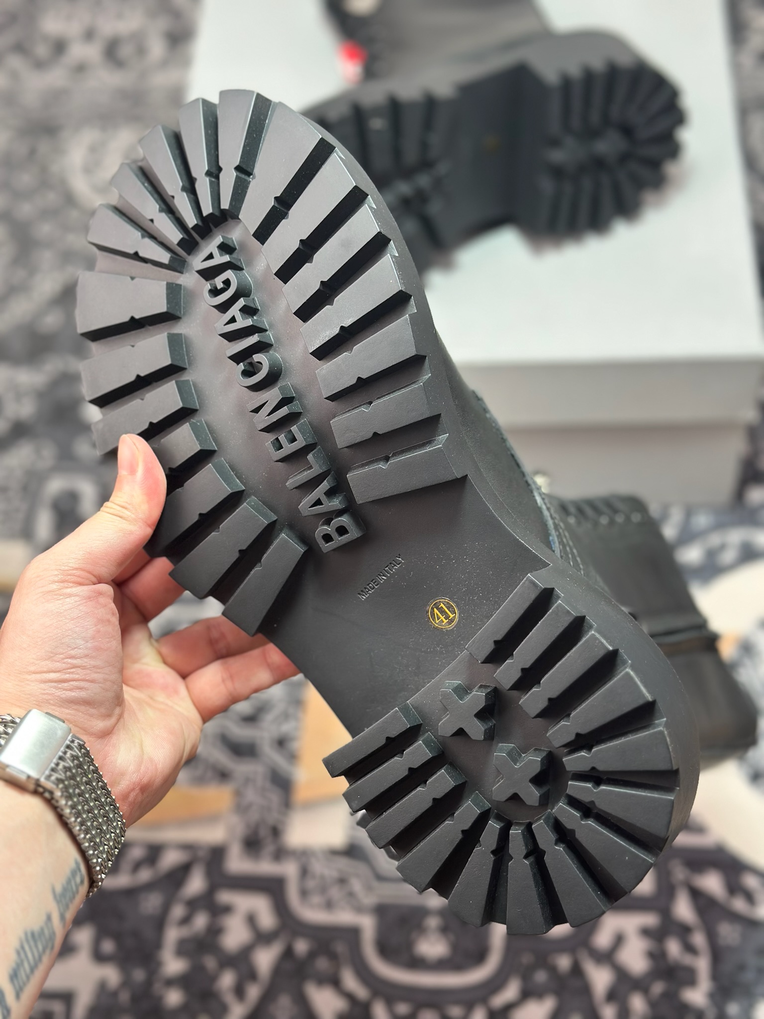 E7620 高奢支线 天花板级别 市售目前最顶级版本大头马丁靴挂扣装饰-Chinese UA Cheap High Quatity Brand Clothes Bags handbags Sneakers wholesale wholesaler seller from China Factory suppliers Fashion Clothing Shoes best Quality Beautiful Price E7620 高奢支线 天花板级别 市售目前最顶级版本大头马丁靴挂扣装饰