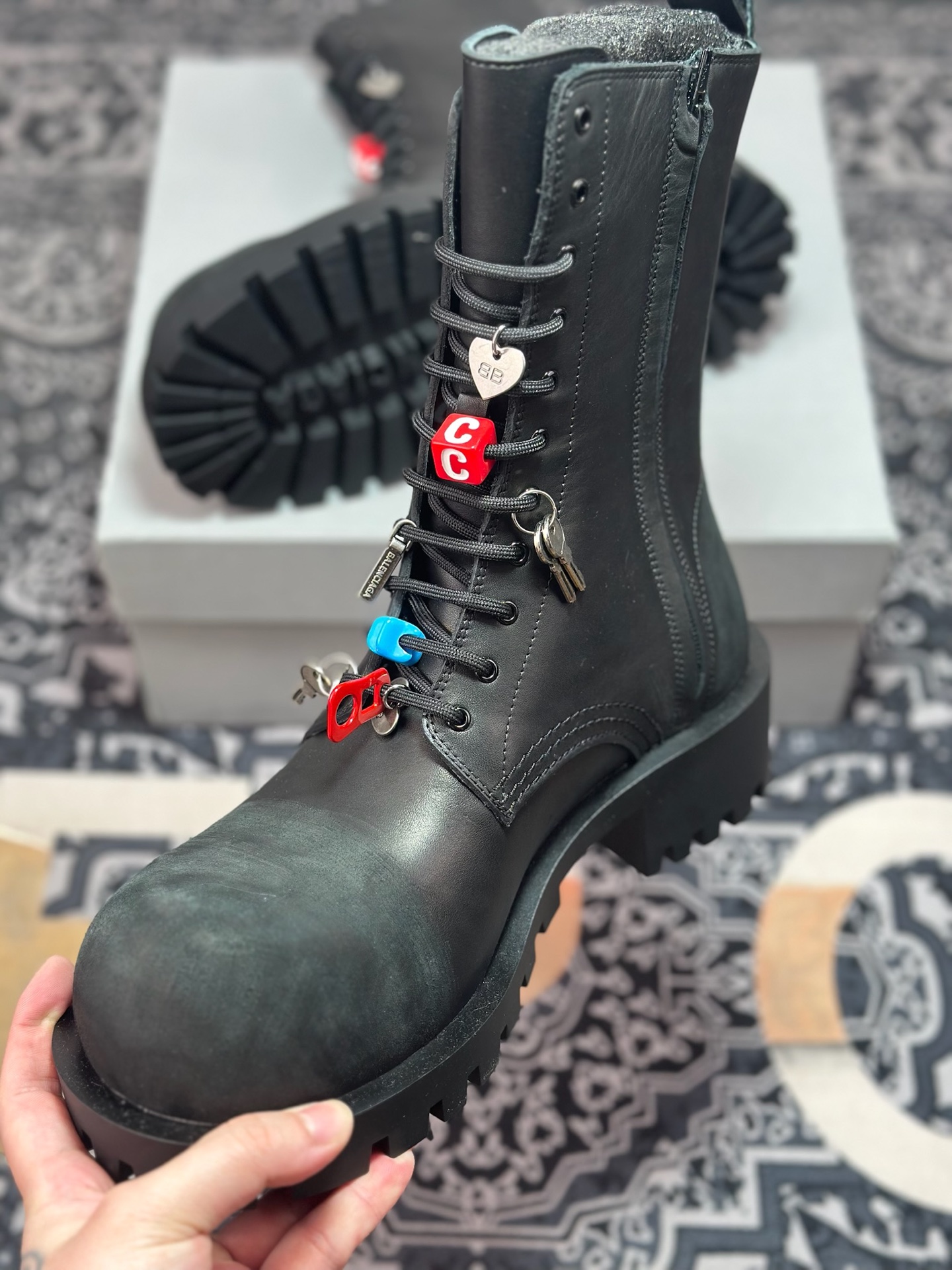 E7620 高奢支线 天花板级别 市售目前最顶级版本大头马丁靴挂扣装饰-Chinese UA Cheap High Quatity Brand Clothes Bags handbags Sneakers wholesale wholesaler seller from China Factory suppliers Fashion Clothing Shoes best Quality Beautiful Price E7620 高奢支线 天花板级别 市售目前最顶级版本大头马丁靴挂扣装饰