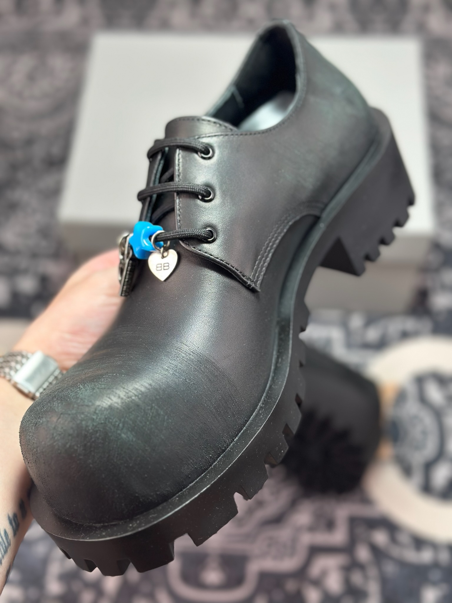 高奢支线 天花板级别 市售目前最顶级版本 大头德比挂扣装饰 高奢支线 天花板级别 市售目前最顶级版本 大头德比挂扣装饰