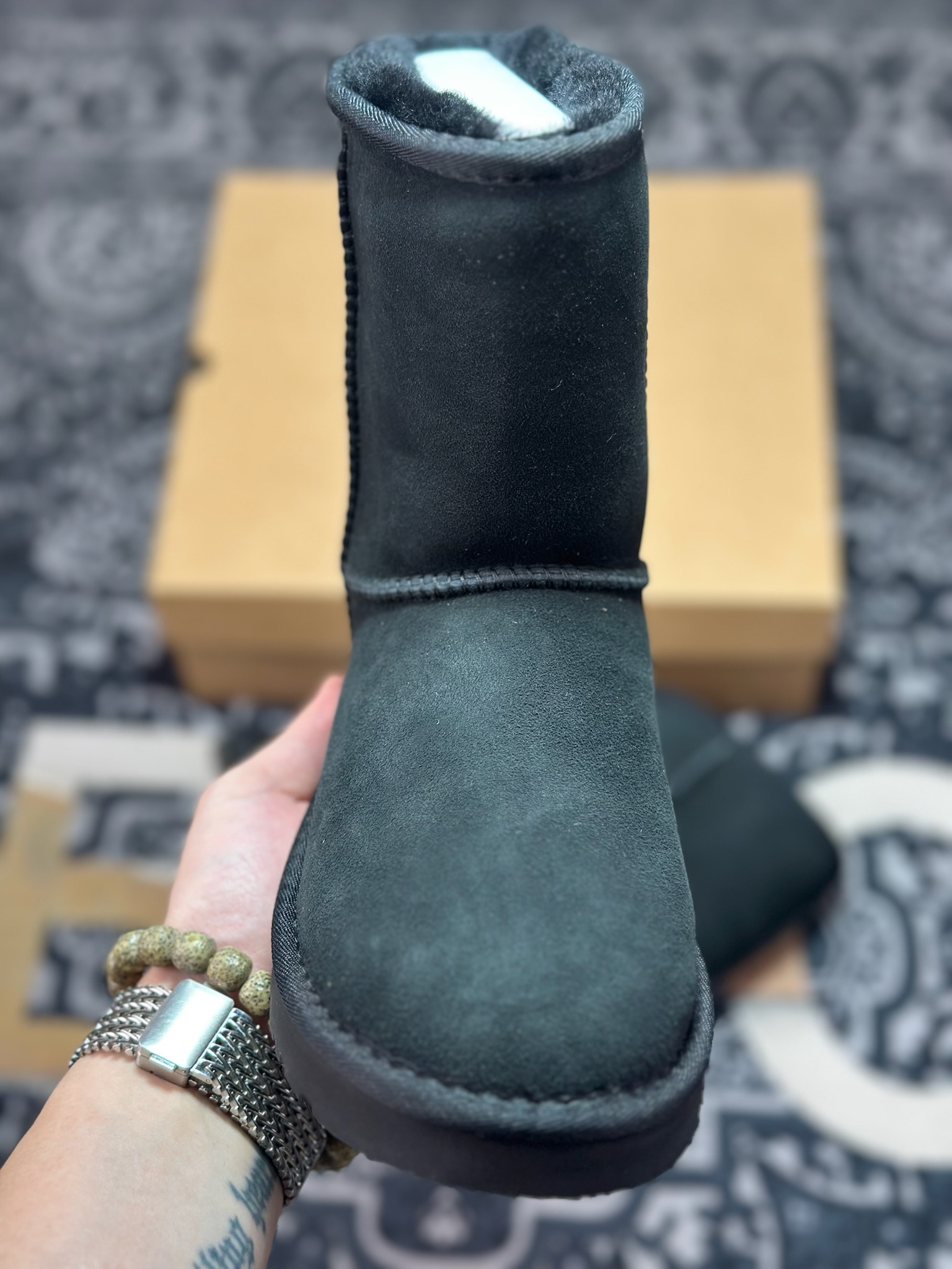 B2260 原装级别 UGG 经典中筒女鞋 黑色 秋冬羊皮毛一体雪地靴 1016223-BLK-Chinese UA Cheap High Quatity Brand Clothes Bags handbags Sneakers wholesale wholesaler seller from China Factory suppliers Fashion Clothing Shoes best Quality Beautiful Price B2260 原装级别 UGG 经典中筒女鞋 黑色 秋冬羊皮毛一体雪地靴 1016223-BLK
