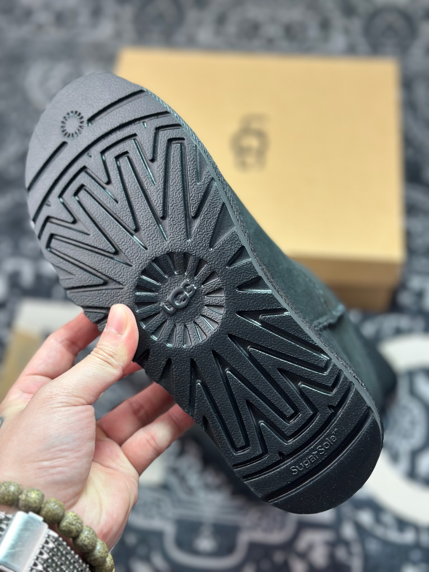 B2260 原装级别 UGG 经典中筒女鞋 黑色 秋冬羊皮毛一体雪地靴 1016223-BLK-Chinese UA Cheap High Quatity Brand Clothes Bags handbags Sneakers wholesale wholesaler seller from China Factory suppliers Fashion Clothing Shoes best Quality Beautiful Price B2260 原装级别 UGG 经典中筒女鞋 黑色 秋冬羊皮毛一体雪地靴 1016223-BLK