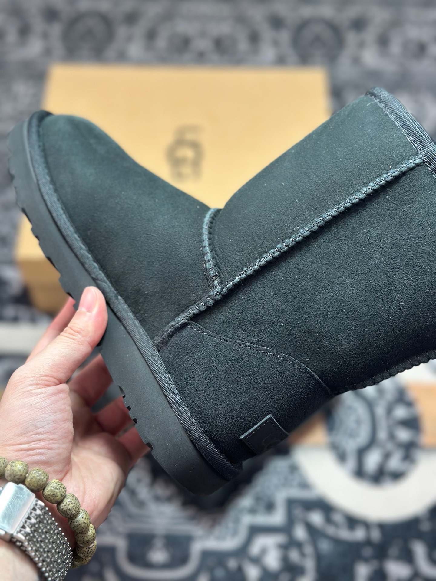 B2260 原装级别 UGG 经典中筒女鞋 黑色 秋冬羊皮毛一体雪地靴 1016223-BLK-Chinese UA Cheap High Quatity Brand Clothes Bags handbags Sneakers wholesale wholesaler seller from China Factory suppliers Fashion Clothing Shoes best Quality Beautiful Price B2260 原装级别 UGG 经典中筒女鞋 黑色 秋冬羊皮毛一体雪地靴 1016223-BLK