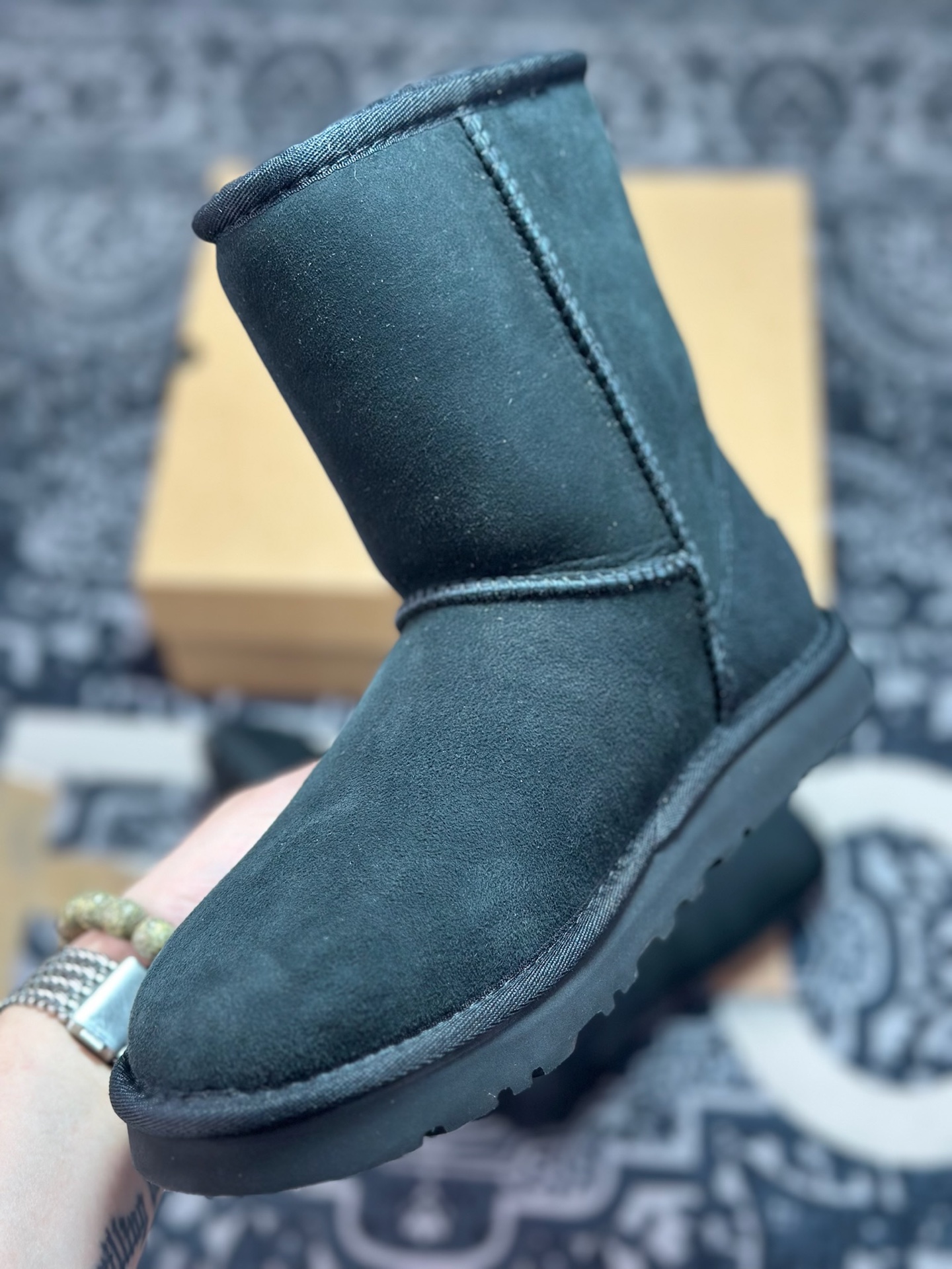 B2260 原装级别 UGG 经典中筒女鞋 黑色 秋冬羊皮毛一体雪地靴 1016223-BLK-Chinese UA Cheap High Quatity Brand Clothes Bags handbags Sneakers wholesale wholesaler seller from China Factory suppliers Fashion Clothing Shoes best Quality Beautiful Price B2260 原装级别 UGG 经典中筒女鞋 黑色 秋冬羊皮毛一体雪地靴 1016223-BLK