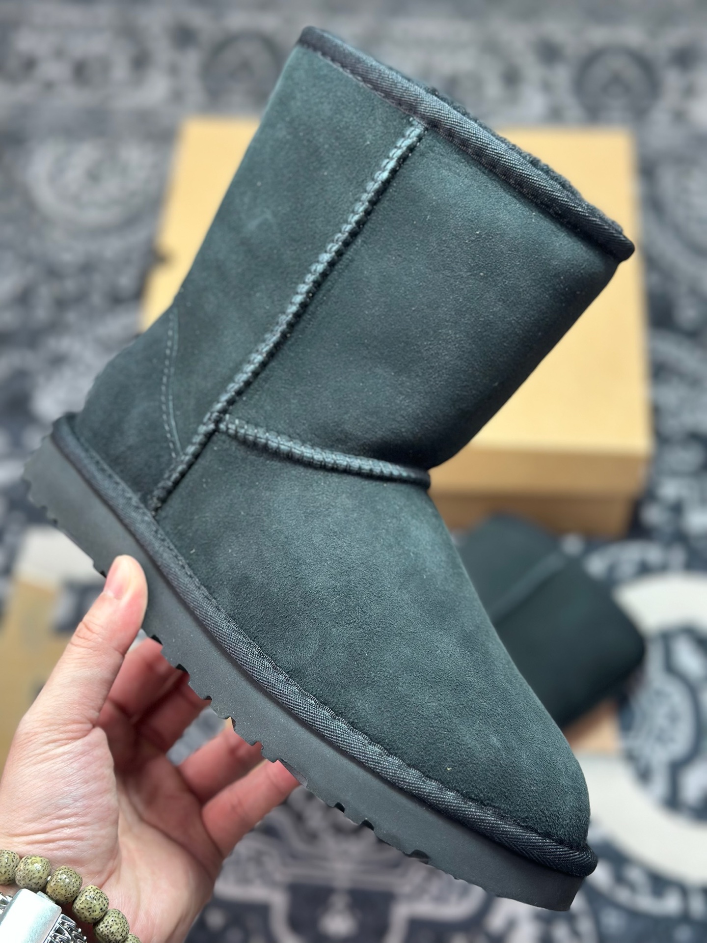 B2260 原装级别 UGG 经典中筒女鞋 黑色 秋冬羊皮毛一体雪地靴 1016223-BLK-Chinese UA Cheap High Quatity Brand Clothes Bags handbags Sneakers wholesale wholesaler seller from China Factory suppliers Fashion Clothing Shoes best Quality Beautiful Price B2260 原装级别 UGG 经典中筒女鞋 黑色 秋冬羊皮毛一体雪地靴 1016223-BLK