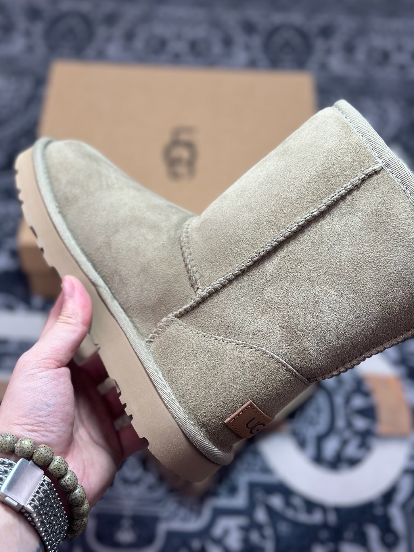 B2260 原装级别 UGG 经典中筒女鞋 棕色 秋冬羊皮毛一体雪地靴 1016223-BLK-Chinese UA Cheap High Quatity Brand Clothes Bags handbags Sneakers wholesale wholesaler seller from China Factory suppliers Fashion Clothing Shoes best Quality Beautiful Price B2260 原装级别 UGG 经典中筒女鞋 棕色 秋冬羊皮毛一体雪地靴 1016223-BLK