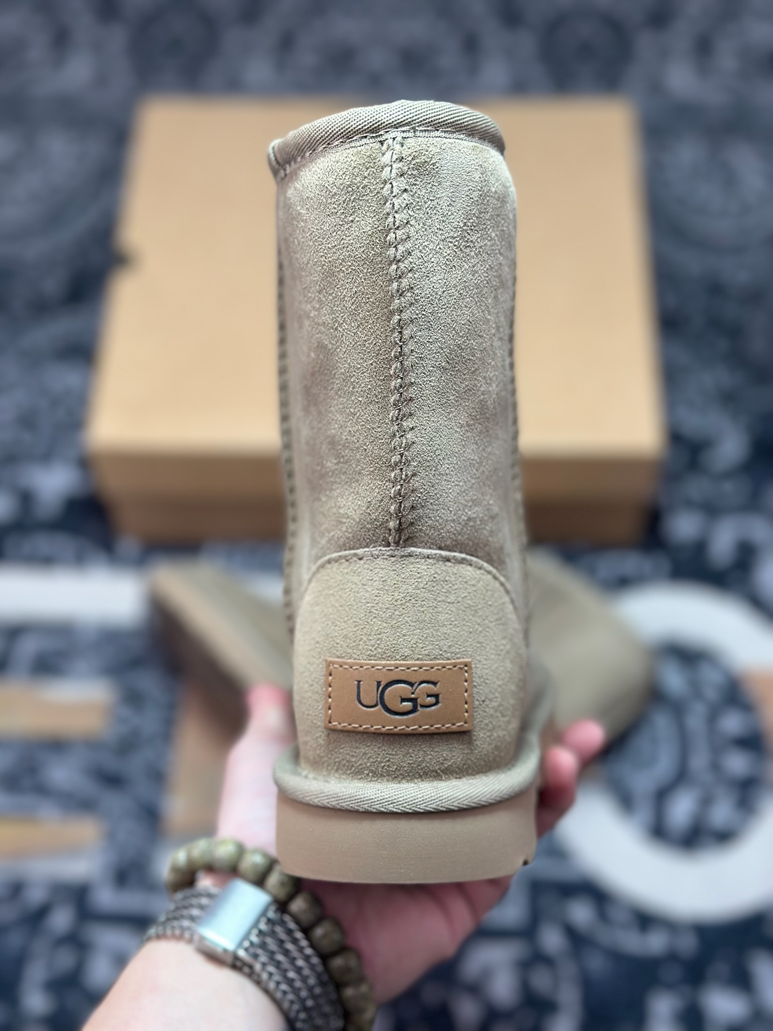 B2260 原装级别 UGG 经典中筒女鞋 棕色 秋冬羊皮毛一体雪地靴 1016223-BLK-Chinese UA Cheap High Quatity Brand Clothes Bags handbags Sneakers wholesale wholesaler seller from China Factory suppliers Fashion Clothing Shoes best Quality Beautiful Price B2260 原装级别 UGG 经典中筒女鞋 棕色 秋冬羊皮毛一体雪地靴 1016223-BLK
