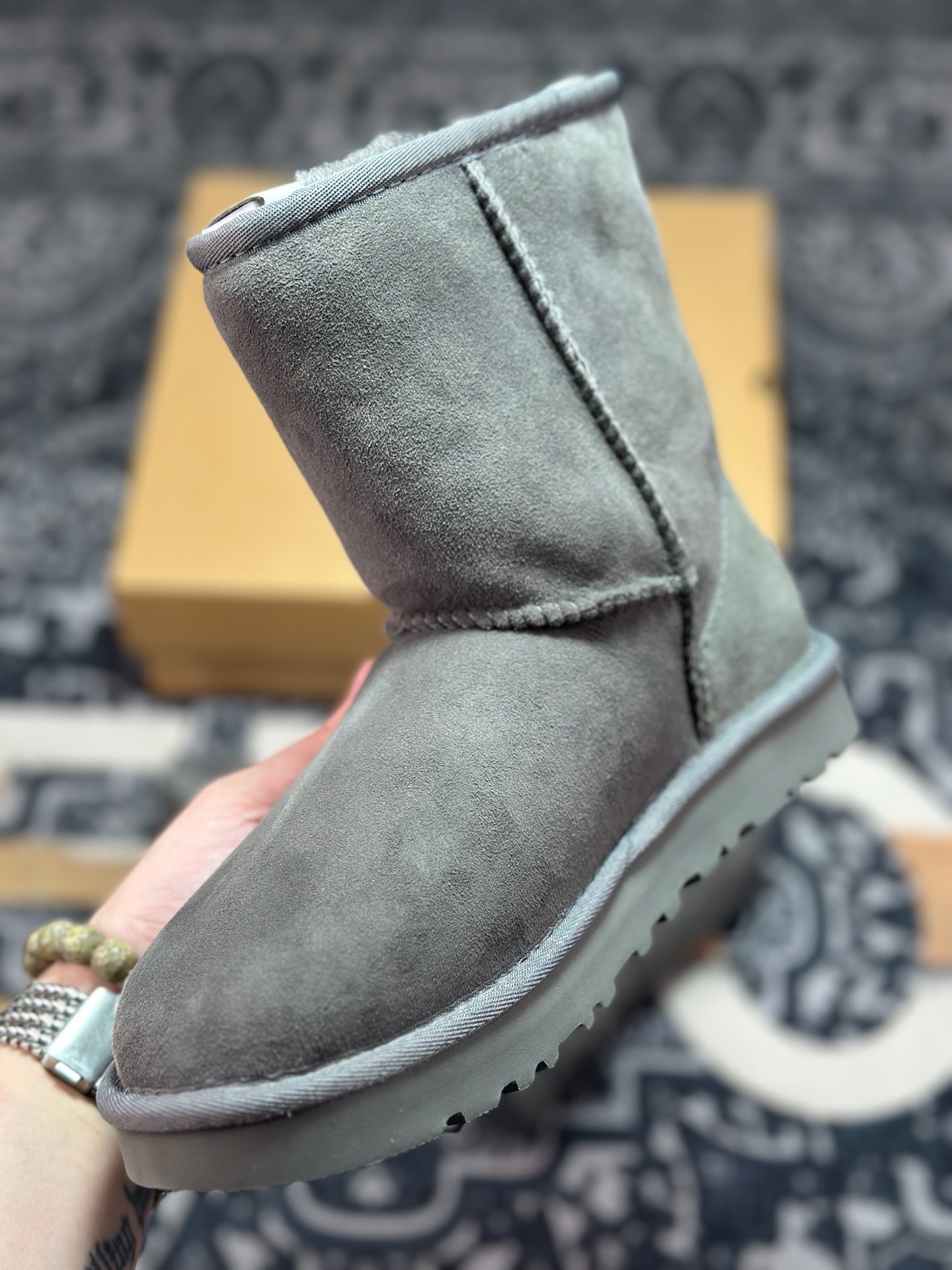 B2260 原装级别 UGG 经典中筒女鞋 灰色 秋冬羊皮毛一体雪地靴 1016223-BLK