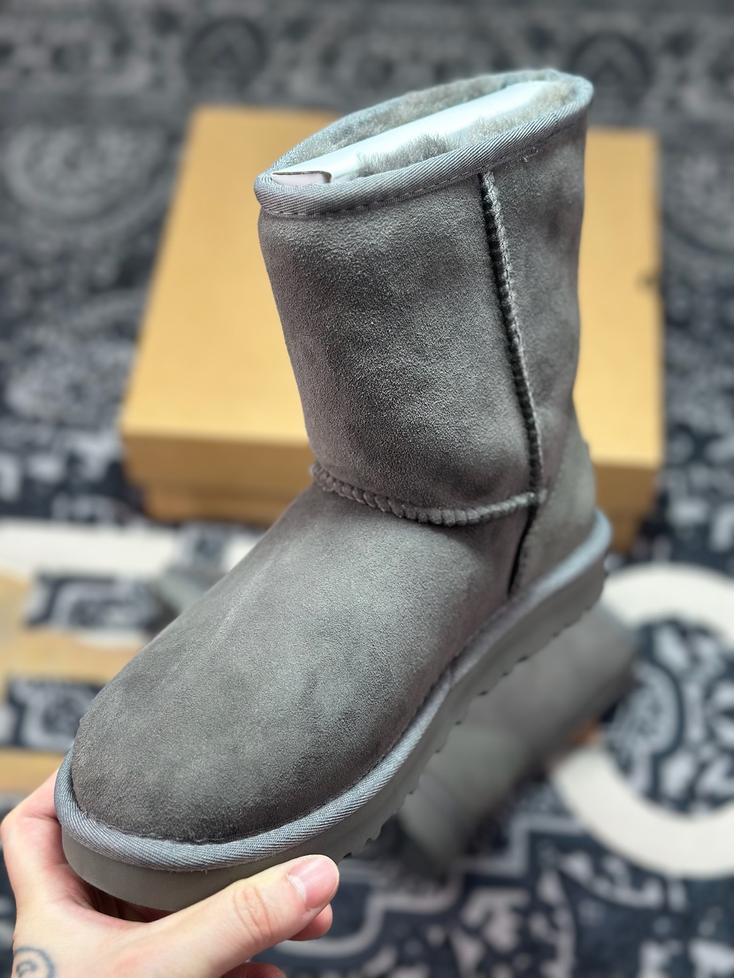 B2260 原装级别 UGG 经典中筒女鞋 灰色 秋冬羊皮毛一体雪地靴 1016223-BLK