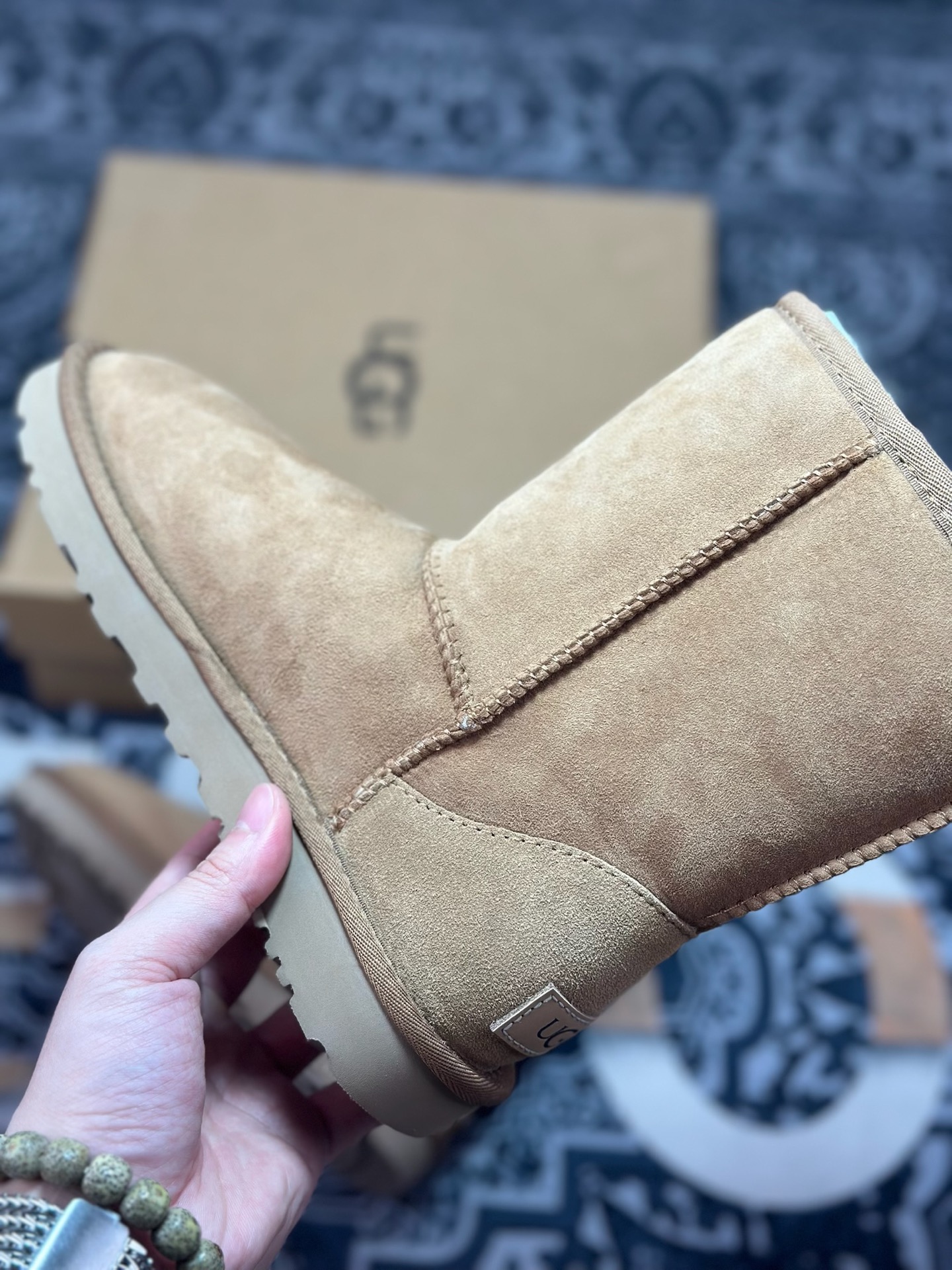 B2260 原装级别 UGG 经典中筒女鞋 栗色 秋冬羊皮毛一体雪地靴 1016223-BLK-Chinese UA Cheap High Quatity Brand Clothes Bags handbags Sneakers wholesale wholesaler seller from China Factory suppliers Fashion Clothing Shoes best Quality Beautiful Price B2260 原装级别 UGG 经典中筒女鞋 栗色 秋冬羊皮毛一体雪地靴 1016223-BLK