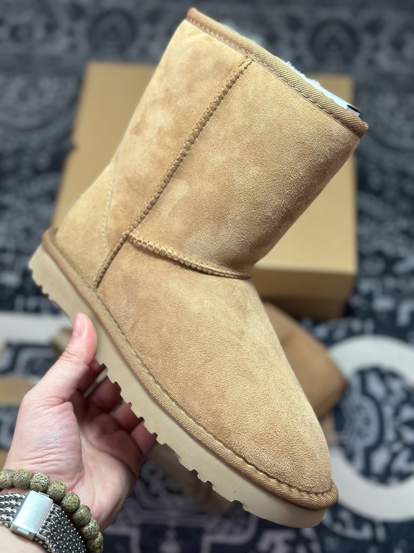 B2260 原装级别 UGG 经典中筒女鞋 栗色 秋冬羊皮毛一体雪地靴 1016223-BLK-Chinese UA Cheap High Quatity Brand Clothes Bags handbags Sneakers wholesale wholesaler seller from China Factory suppliers Fashion Clothing Shoes best Quality Beautiful Price B2260 原装级别 UGG 经典中筒女鞋 栗色 秋冬羊皮毛一体雪地靴 1016223-BLK