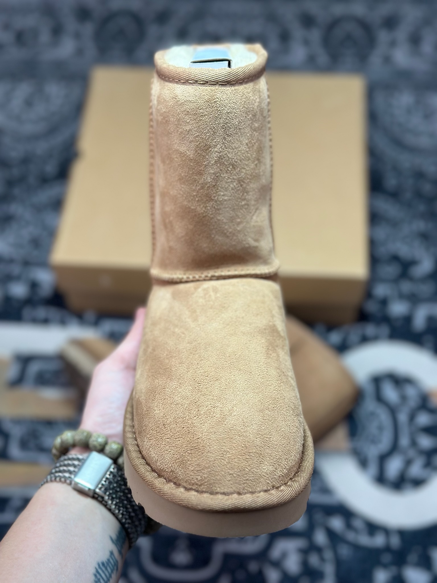 B2260 原装级别 UGG 经典中筒女鞋 栗色 秋冬羊皮毛一体雪地靴 1016223-BLK-Chinese UA Cheap High Quatity Brand Clothes Bags handbags Sneakers wholesale wholesaler seller from China Factory suppliers Fashion Clothing Shoes best Quality Beautiful Price B2260 原装级别 UGG 经典中筒女鞋 栗色 秋冬羊皮毛一体雪地靴 1016223-BLK