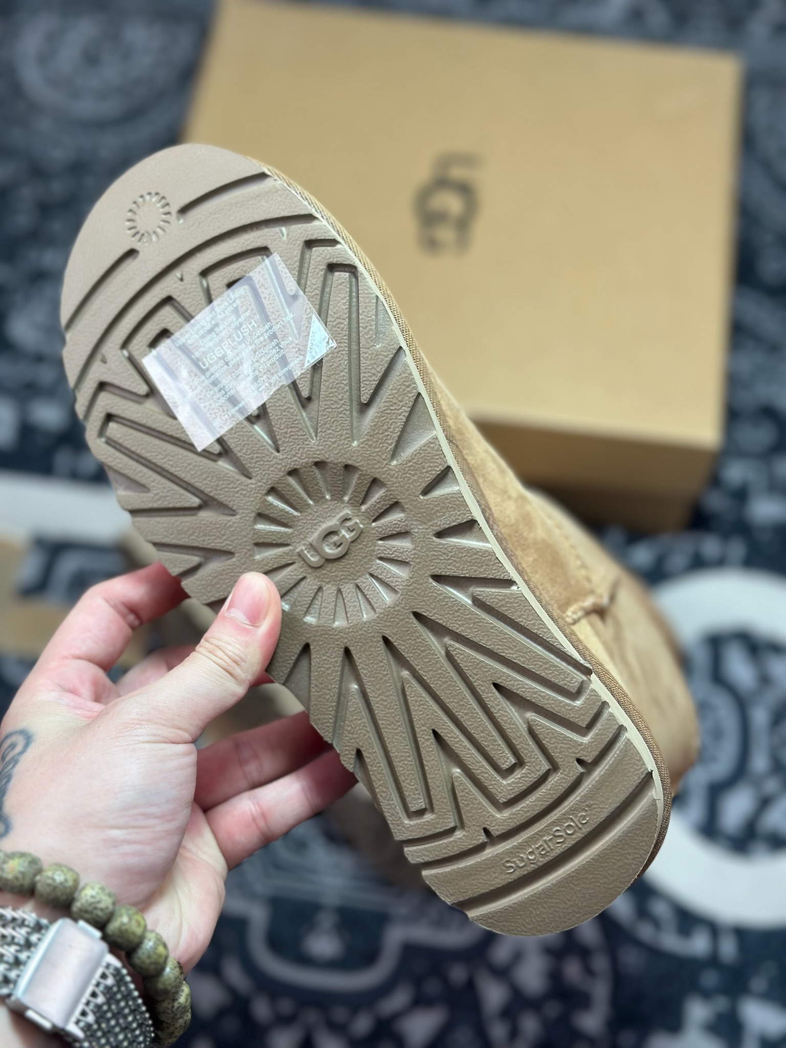 B2260 原装级别 UGG 经典中筒女鞋 栗色 秋冬羊皮毛一体雪地靴 1016223-BLK-Chinese UA Cheap High Quatity Brand Clothes Bags handbags Sneakers wholesale wholesaler seller from China Factory suppliers Fashion Clothing Shoes best Quality Beautiful Price B2260 原装级别 UGG 经典中筒女鞋 栗色 秋冬羊皮毛一体雪地靴 1016223-BLK