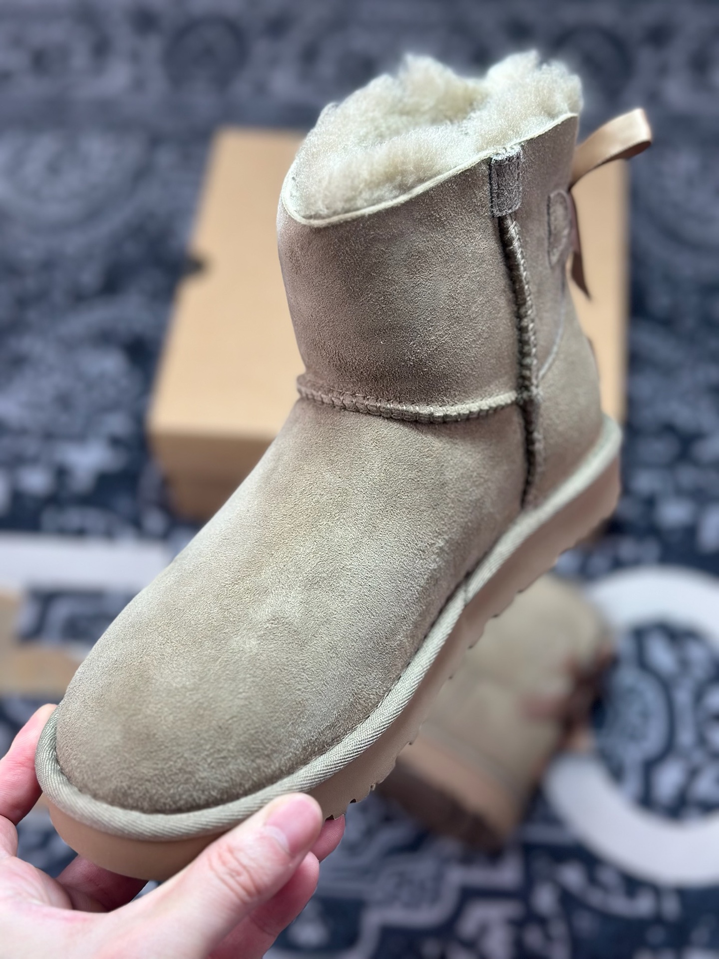 A9230 原装级别 UGG 1016501平底单丝带 棕色-Chinese UA Cheap High Quatity Brand Clothes Bags handbags Sneakers wholesale wholesaler seller from China Factory suppliers Fashion Clothing Shoes best Quality Beautiful Price A9230 原装级别 UGG 1016501平底单丝带 棕色