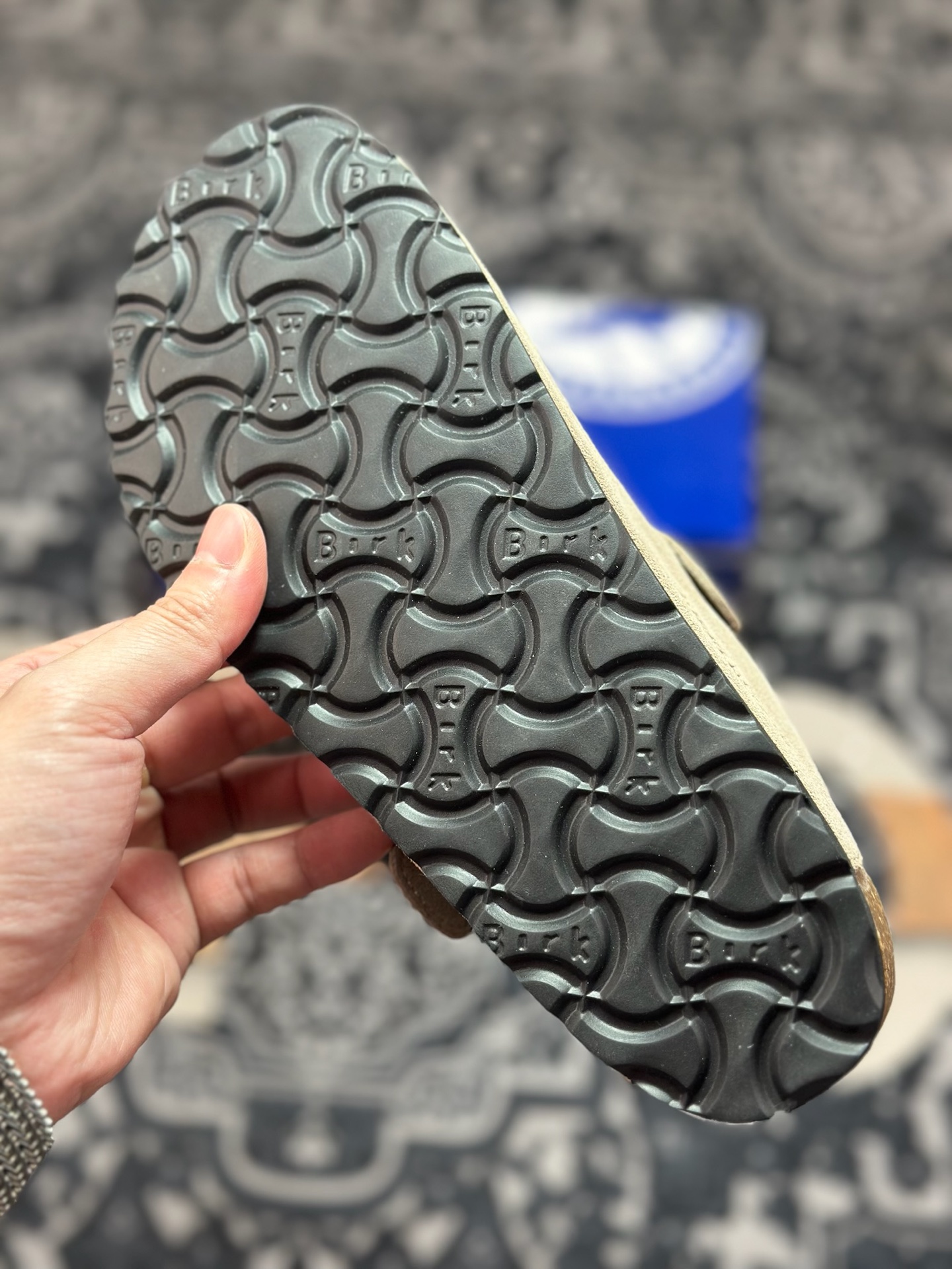 B1240 原装级别 勃肯 橄榄绿色加毛懒人拖鞋 博肯Birkenstock Birkenstock London Suede Leather 伦敦系列包头平底复古软木底休闲拖鞋-Chinese UA Cheap High Quatity Brand Clothes Bags handbags Sneakers wholesale wholesaler seller from China Factory suppliers Fashion Clothing Shoes best Quality Beautiful Price B1240 原装级别 勃肯 橄榄绿色加毛懒人拖鞋 博肯Birkenstock Birkenstock London Suede Leather 伦敦系列包头平底复古软木底休闲拖鞋