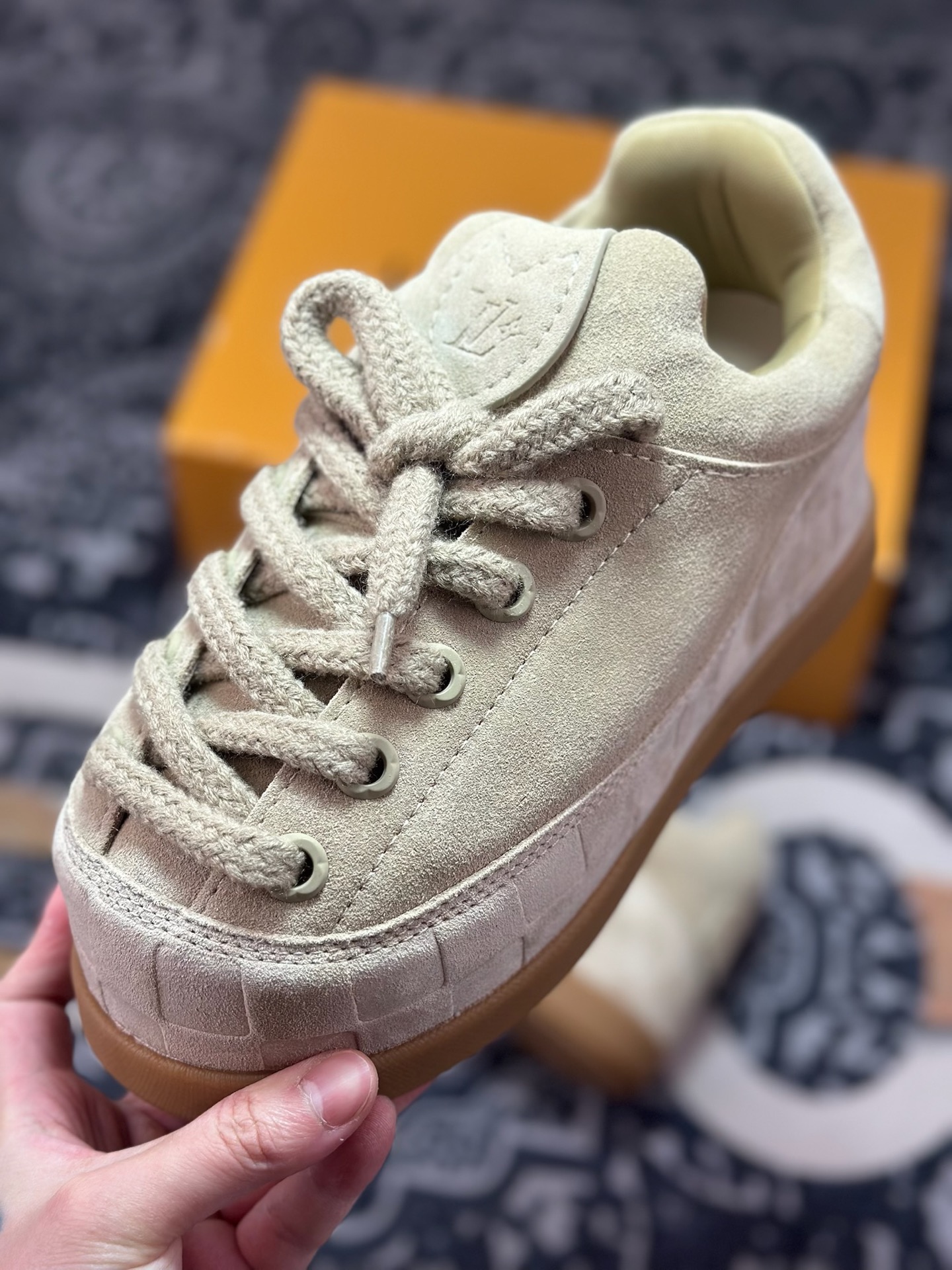 D9550 优选 原装级别 LVxNigo联款Yeti 菲董操刀的LVx nigo Yeti格子运动鞋